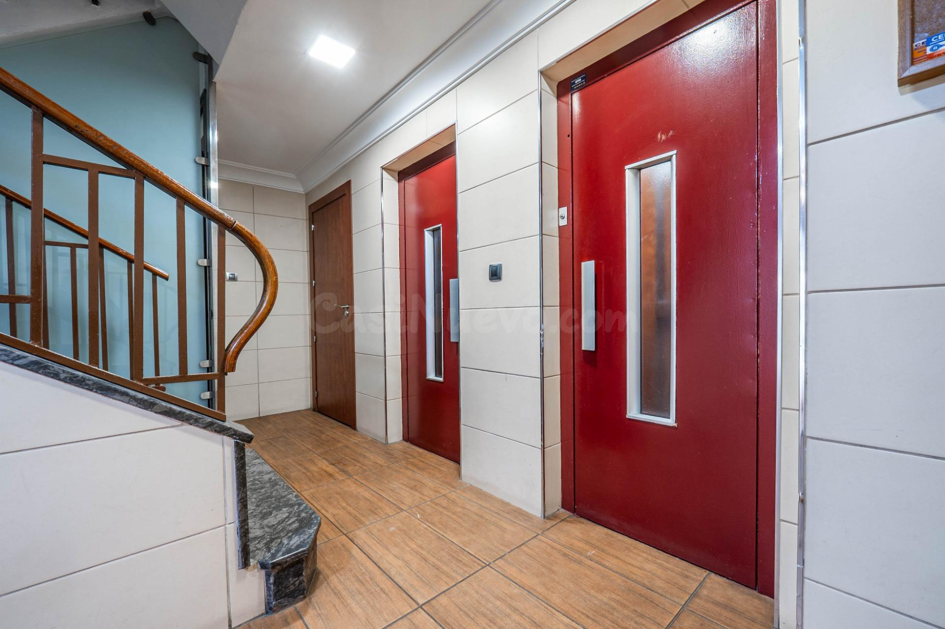 Precioso piso de 213 m2 en Pedro Antonio de Alarcón esquina  - foto 8