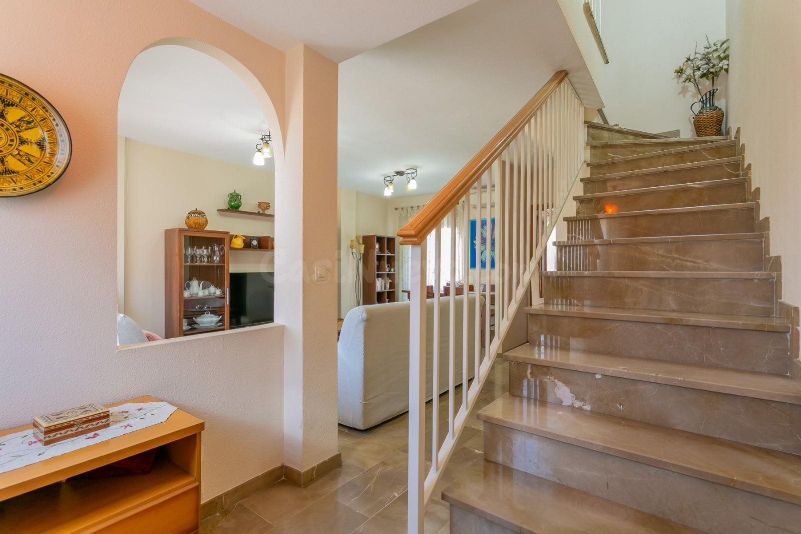 MAGNÍFICA CASA ADOSADA EN PARQUE ALMUNIA - foto 8