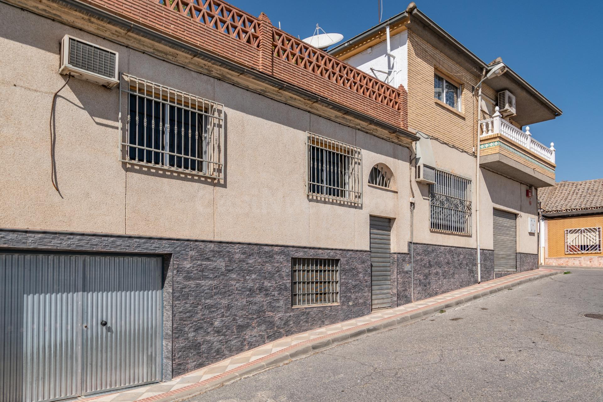 Gran Casa en Esquina en Atarfe – 4 Dormitorios, Piscina, Gar - foto 5