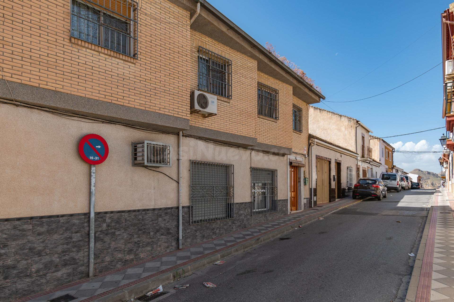 Gran Casa en Esquina en Atarfe – 4 Dormitorios, Piscina, Gar - foto 7