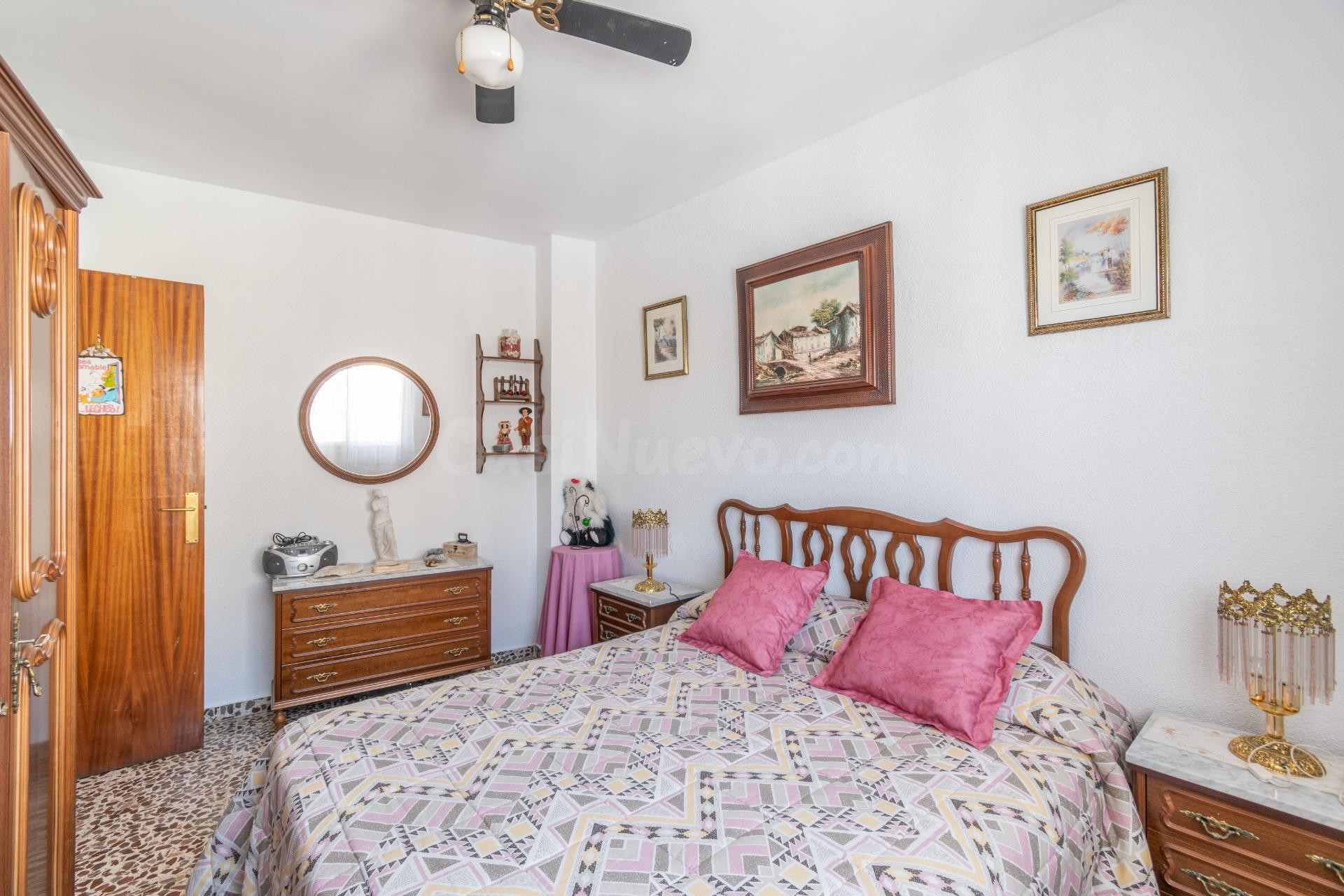 Gran Casa en Esquina en Atarfe – 4 Dormitorios, Piscina, Gar - foto 16