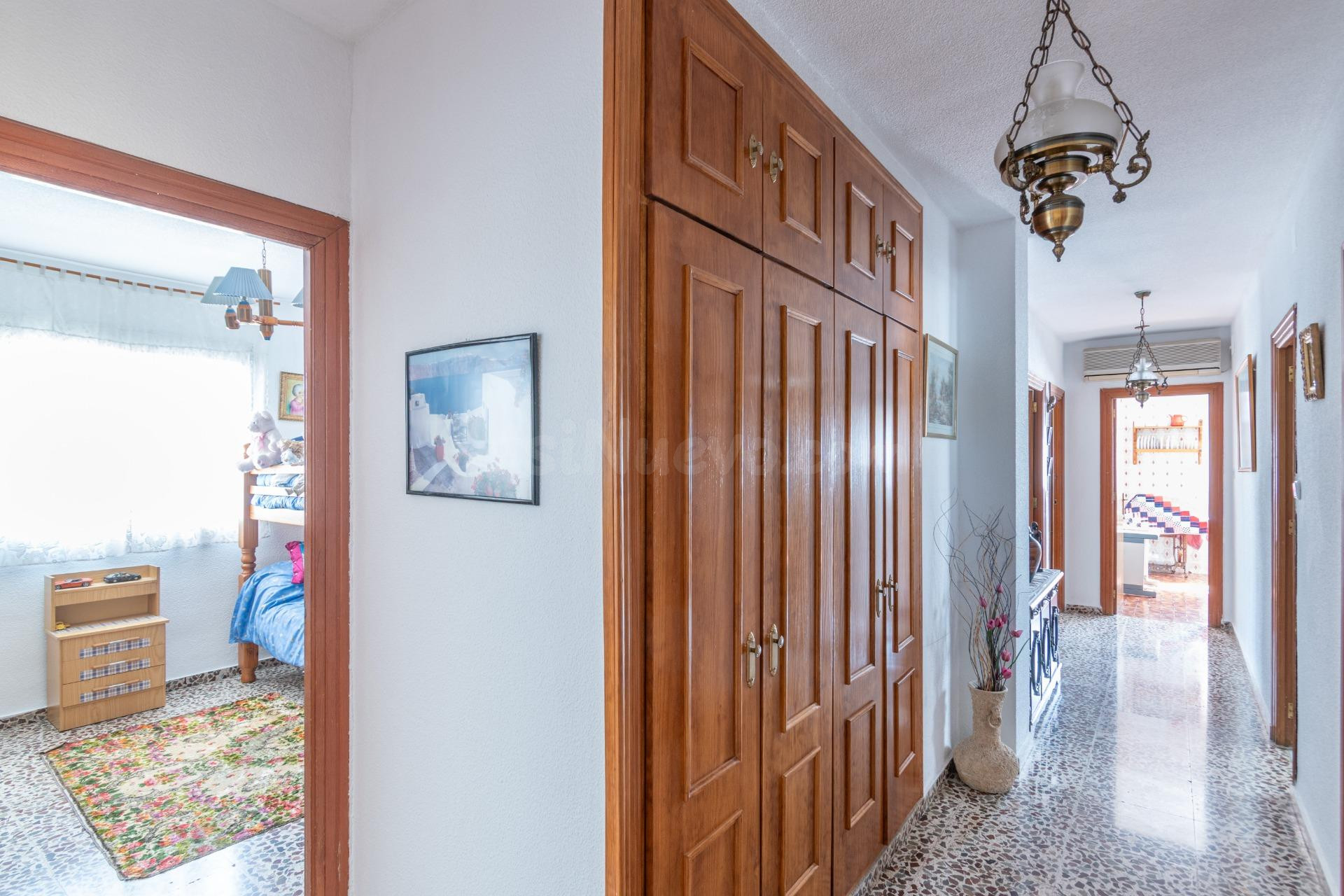 Gran Casa en Esquina en Atarfe – 4 Dormitorios, Piscina, Gar - foto 17