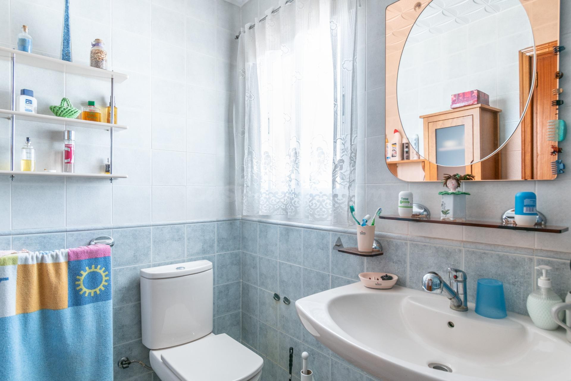 Gran Casa en Esquina en Atarfe – 4 Dormitorios, Piscina, Gar - foto 23