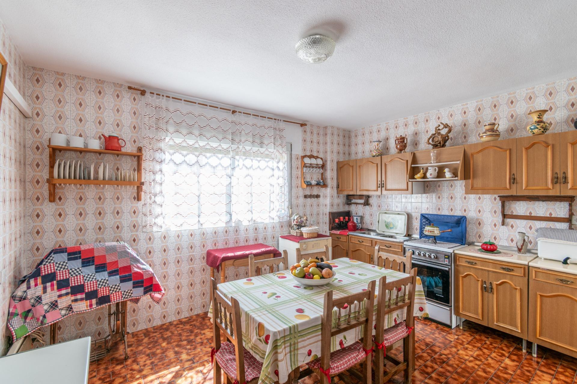 Gran Casa en Esquina en Atarfe – 4 Dormitorios, Piscina, Gar - foto 32