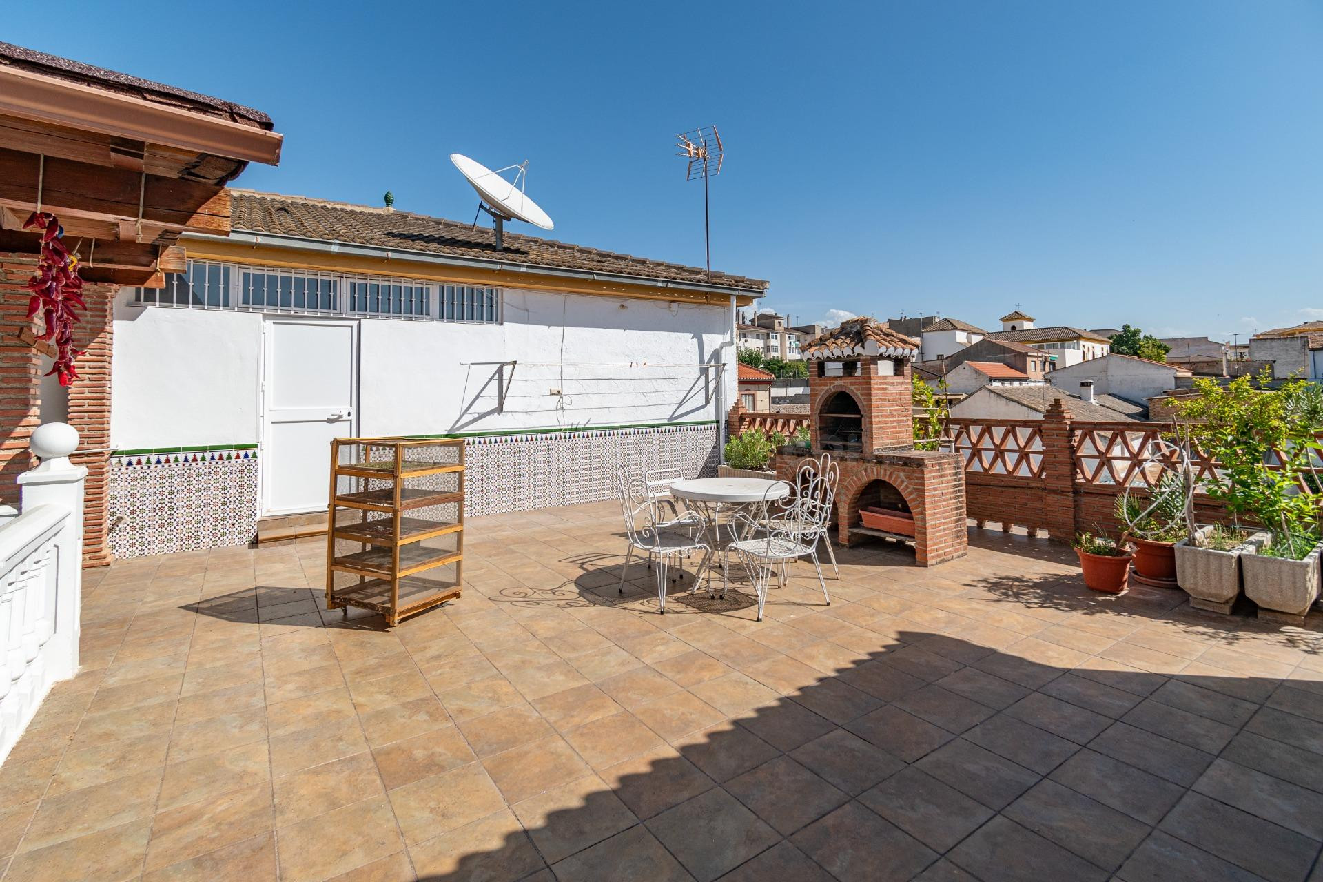 Gran Casa en Esquina en Atarfe – 4 Dormitorios, Piscina, Gar - foto 41