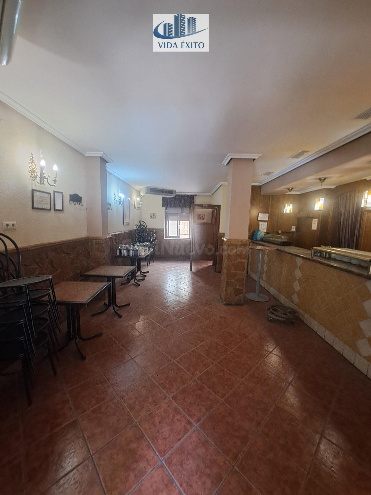 LOCAL EN ARQUITECTO BERGES - foto 2