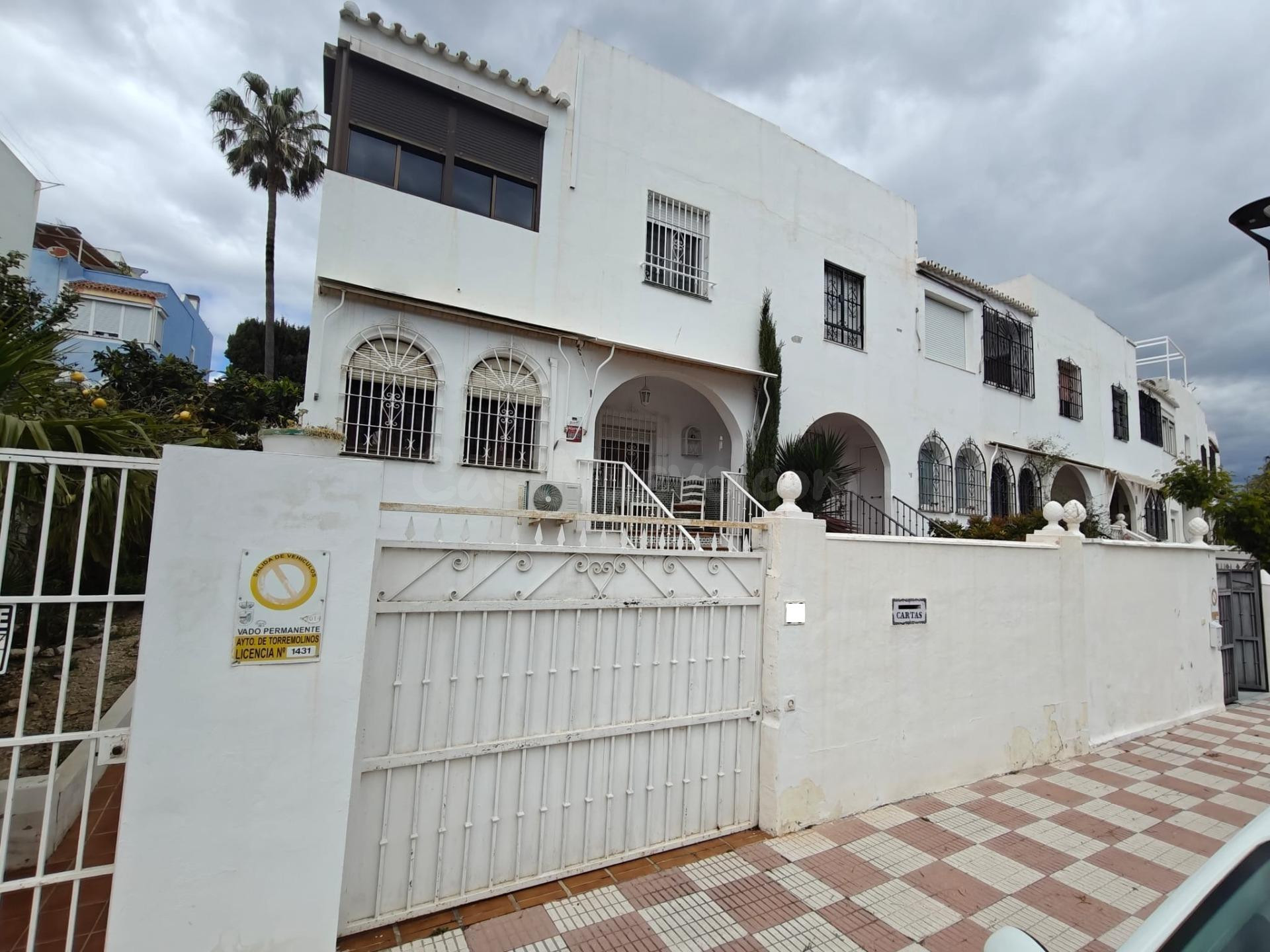 CHALET PAREADO CON VISTAS PANORÁMICAS A LA BAHÍA Y SOLÁRIUM 