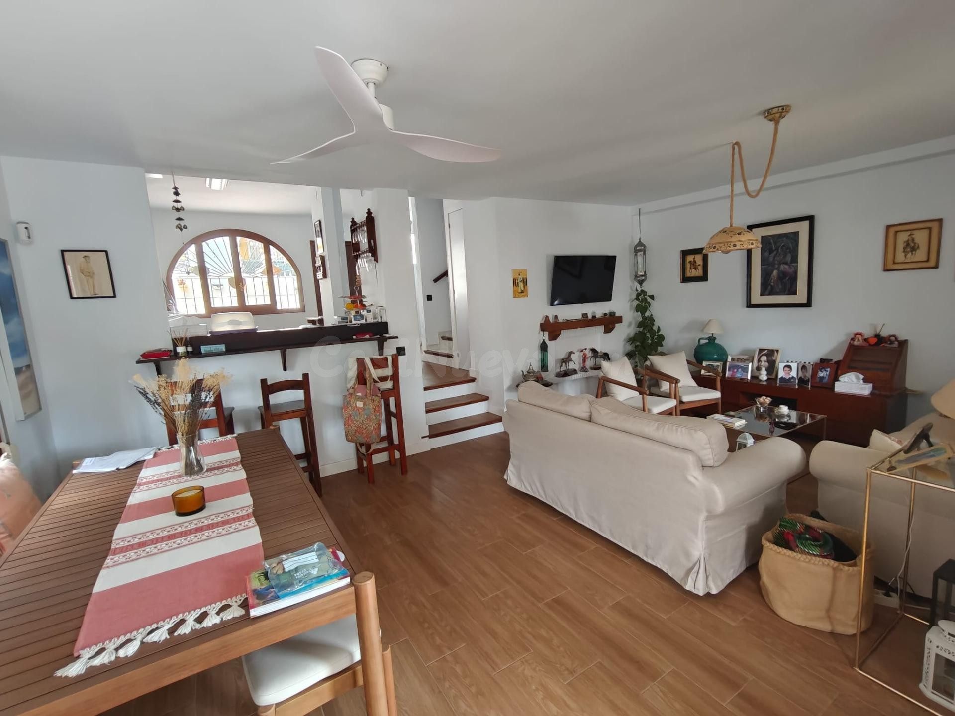 CHALET PAREADO CON VISTAS PANORÁMICAS A LA BAHÍA Y SOLÁRIUM  - foto 3