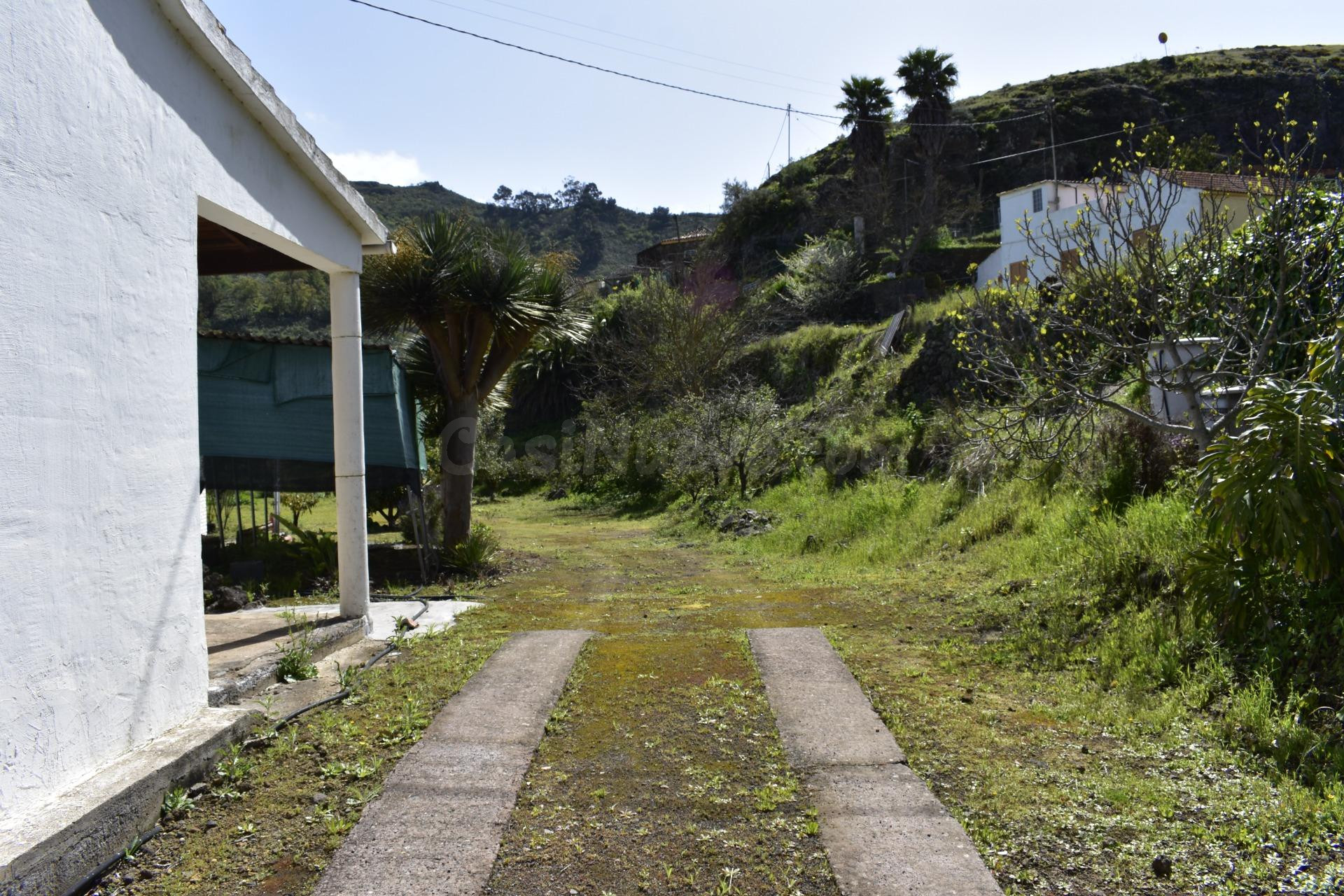 Finca de 6.909 m2 con vivienda, almacén y vistas en San Mate - foto 5