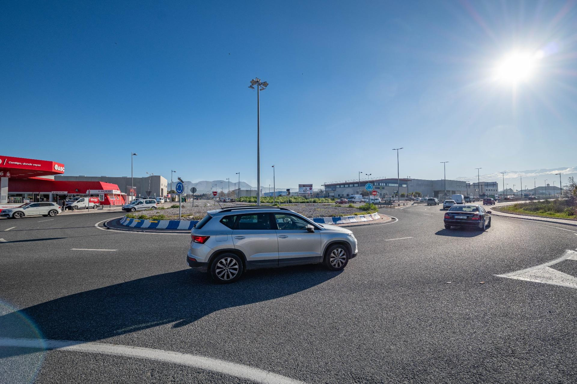 Estupenda Nave en Mercagranada - foto 2