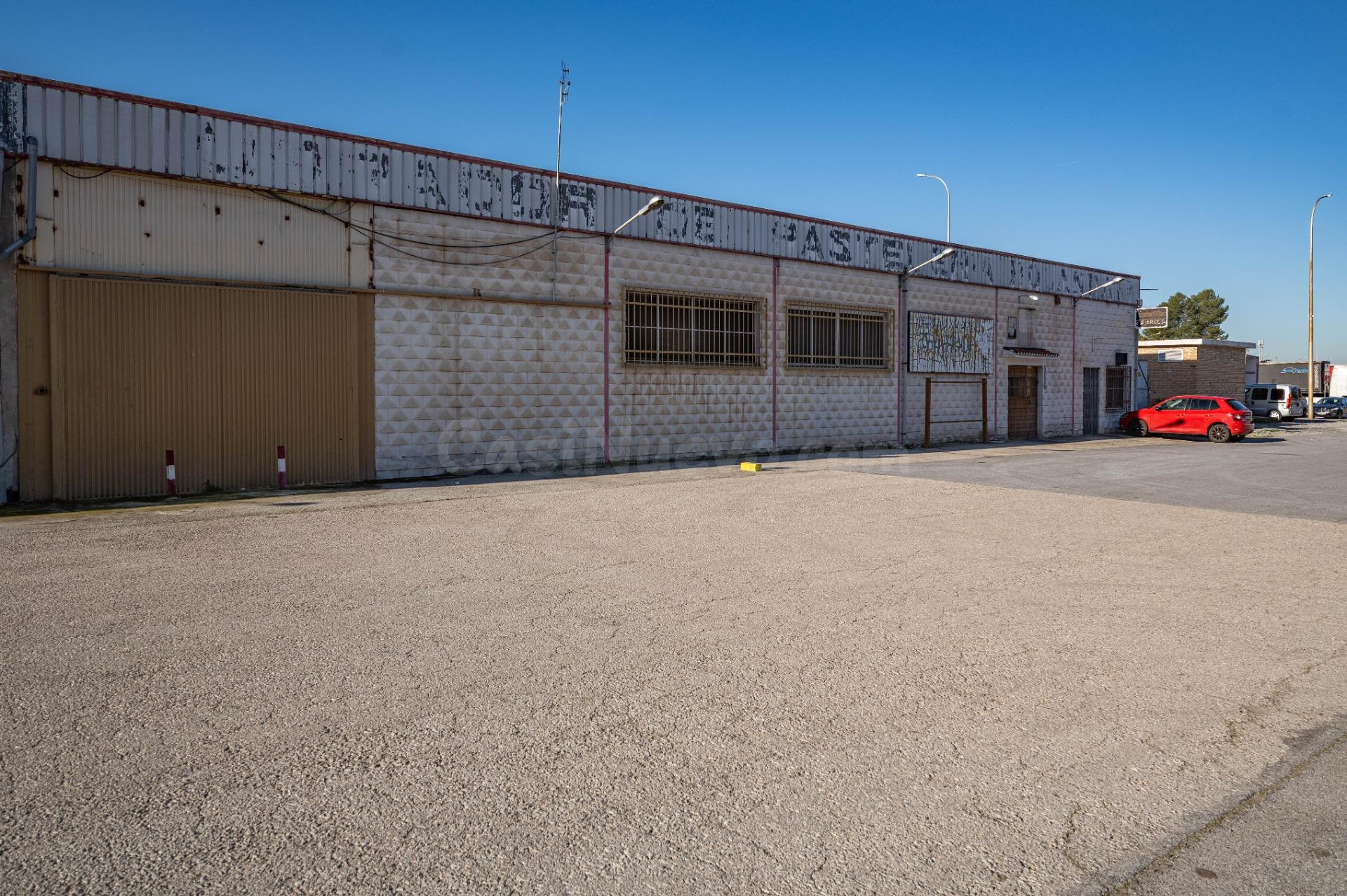 Estupenda Nave en Mercagranada - foto 6