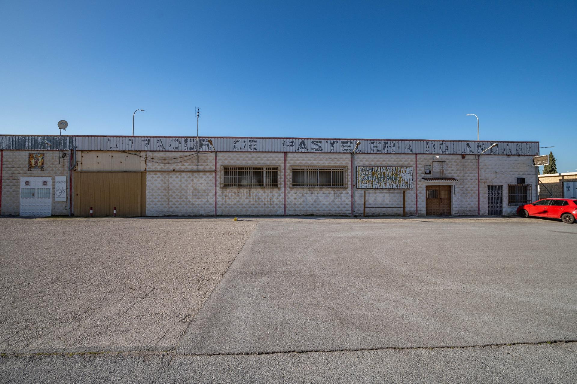 Estupenda Nave en Mercagranada - foto 7