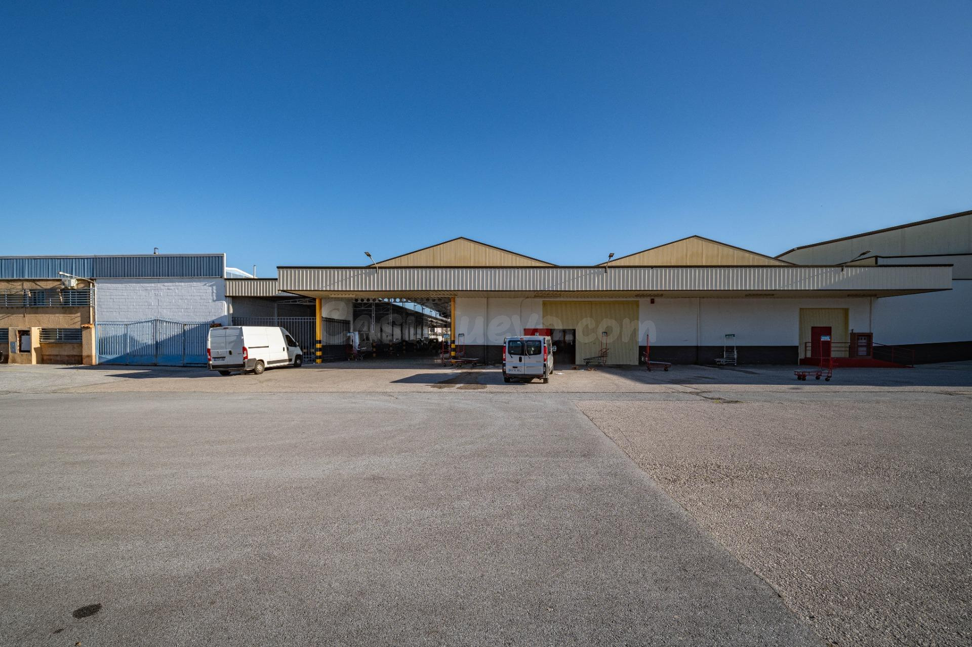 Estupenda Nave en Mercagranada - foto 8