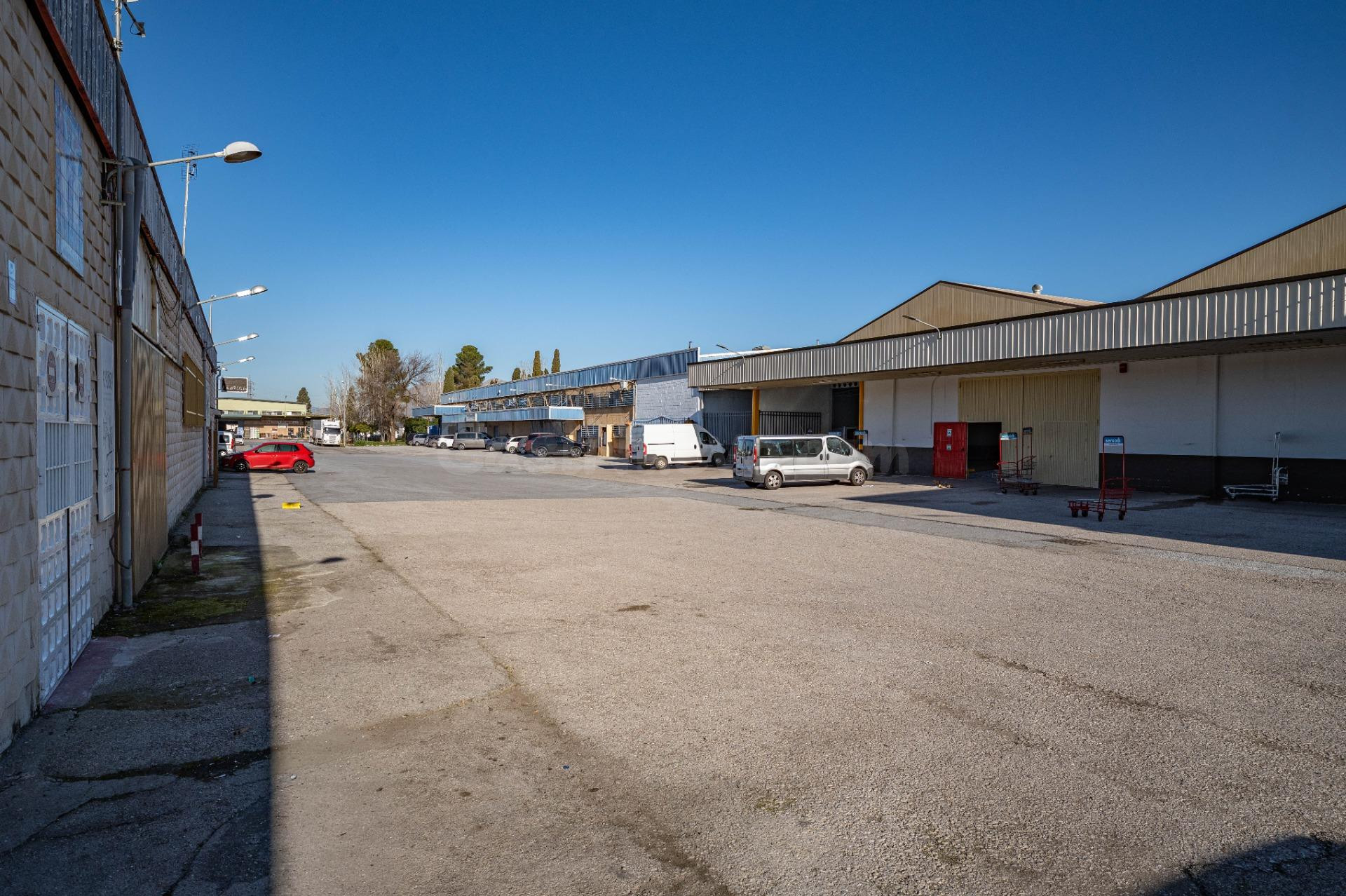 Estupenda Nave en Mercagranada - foto 11