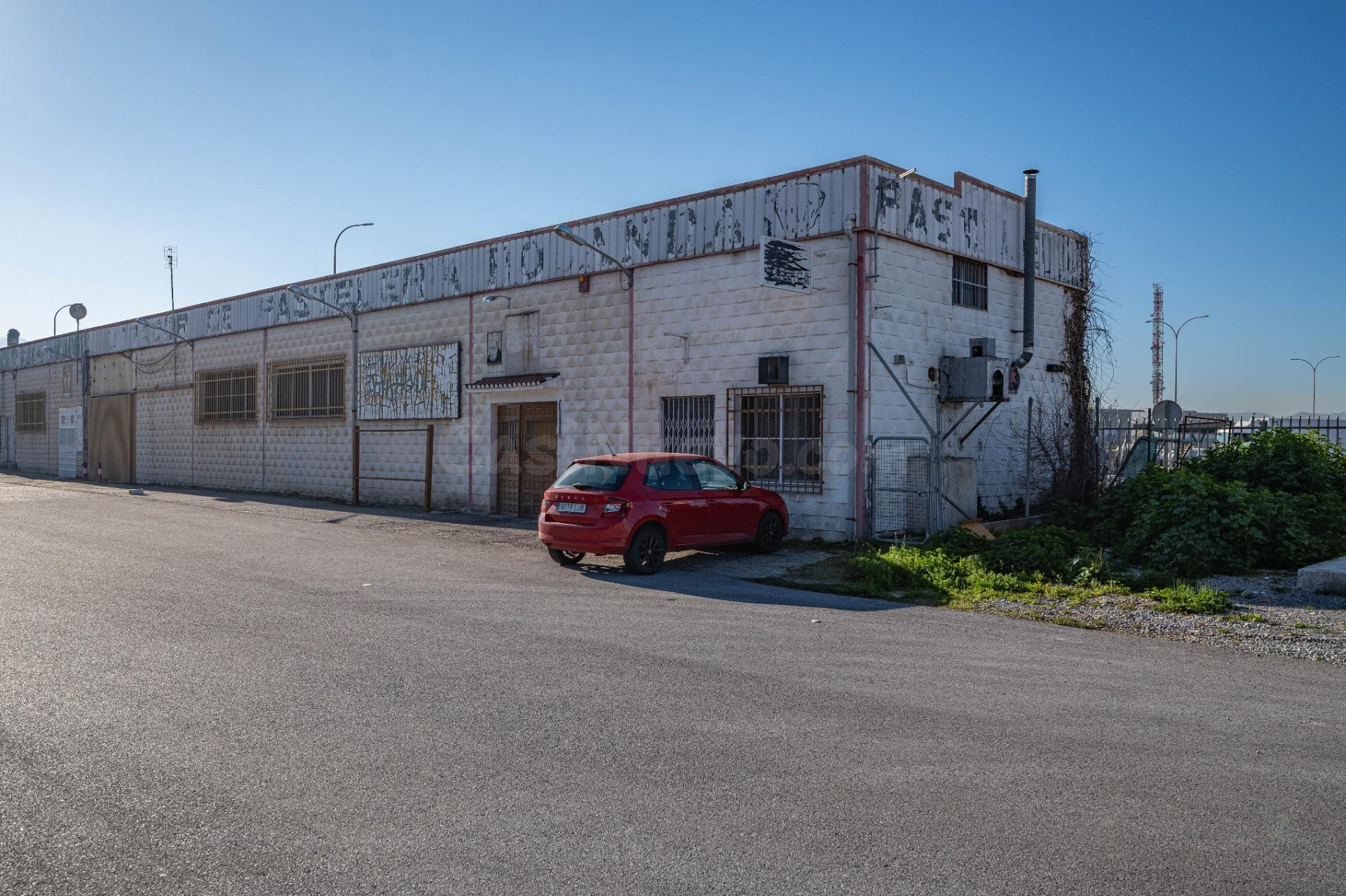 Estupenda Nave en Mercagranada - foto 12