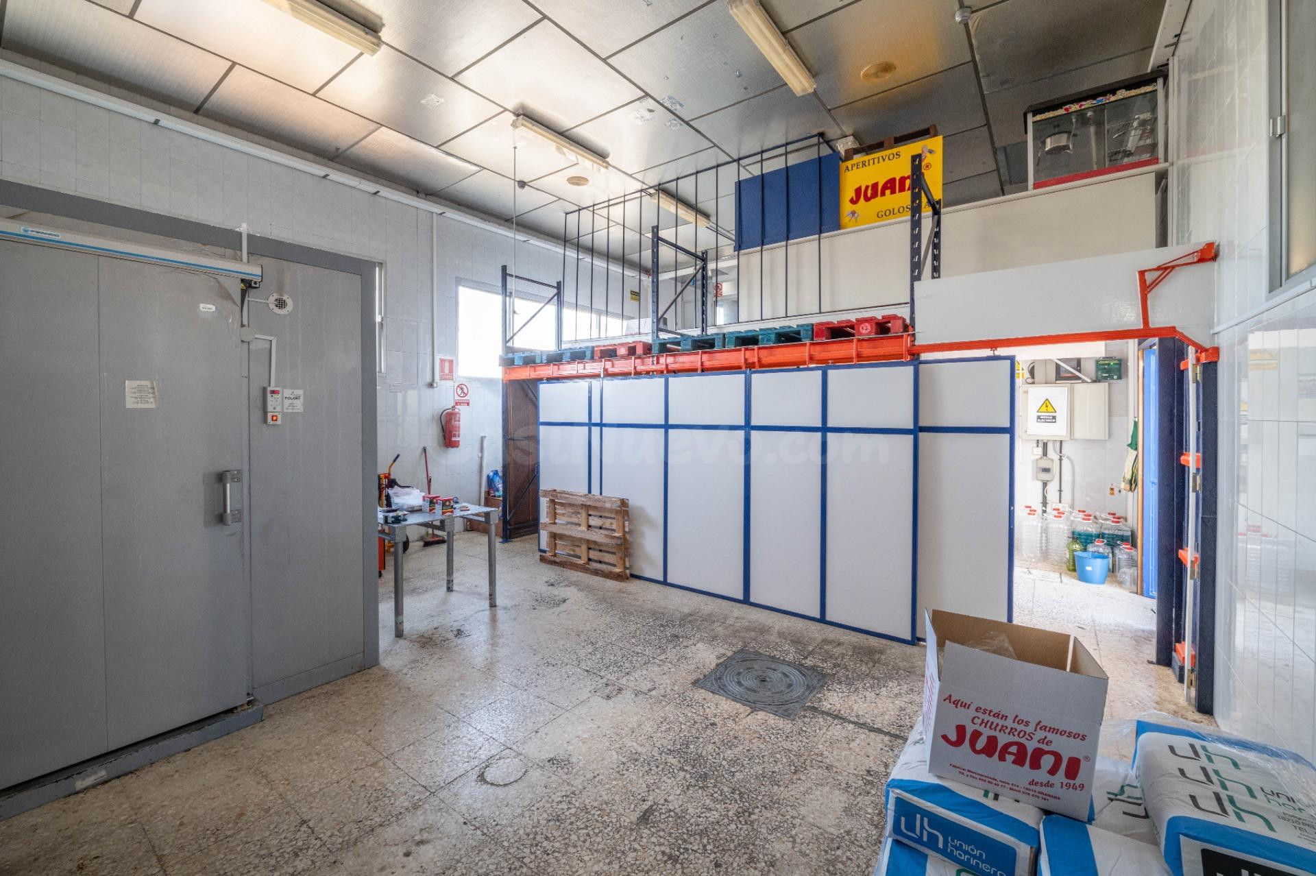 Estupenda Nave en Mercagranada - foto 16