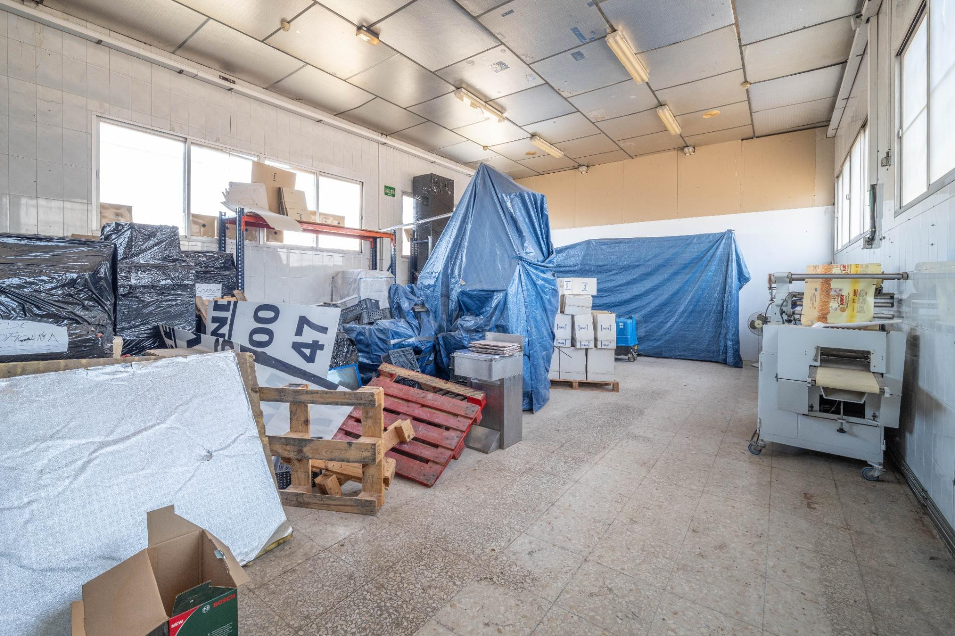 Estupenda Nave en Mercagranada - foto 38