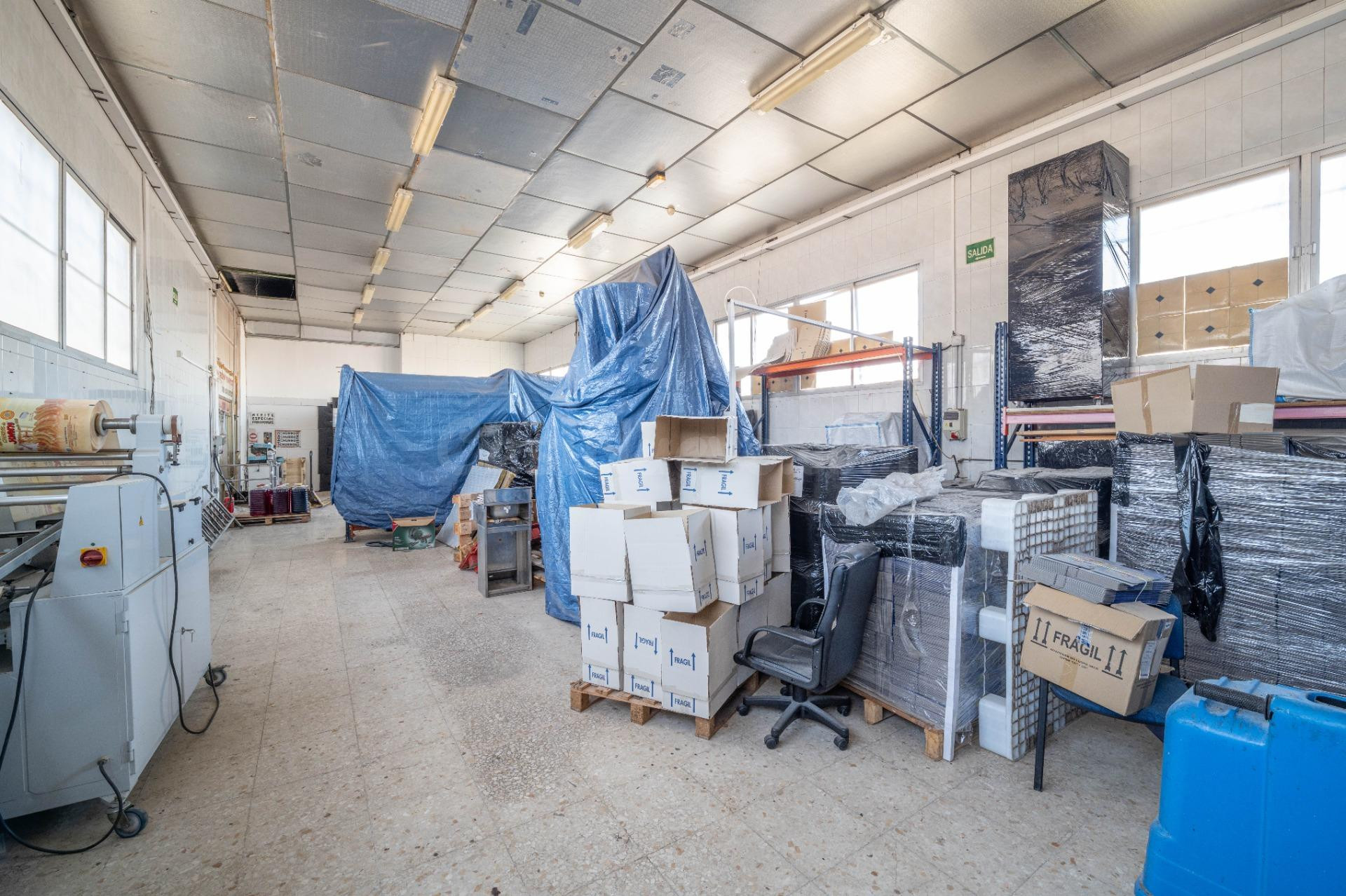 Estupenda Nave en Mercagranada - foto 40