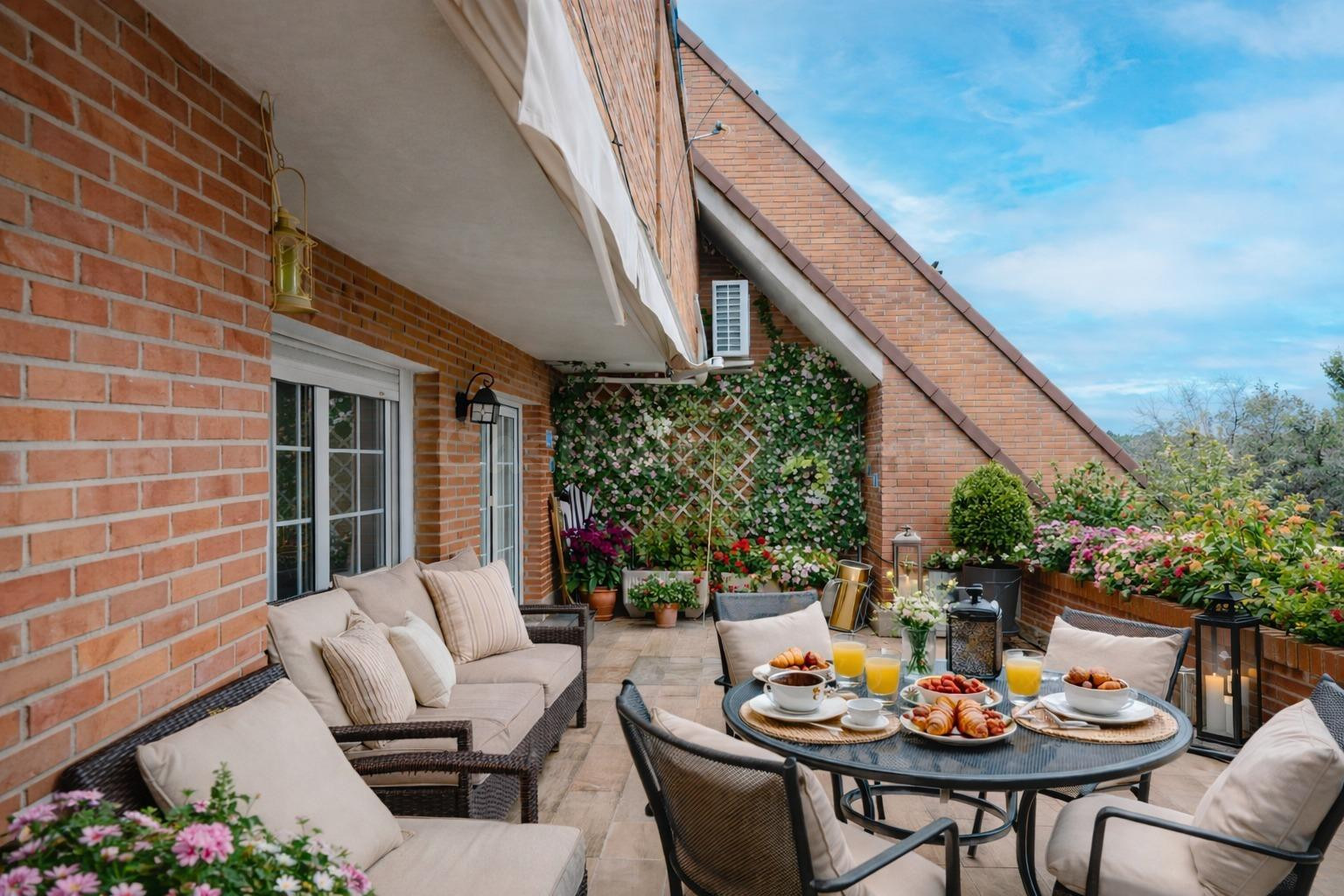 Se vende amplio y luminoso ático dúplex con magnífica terraz