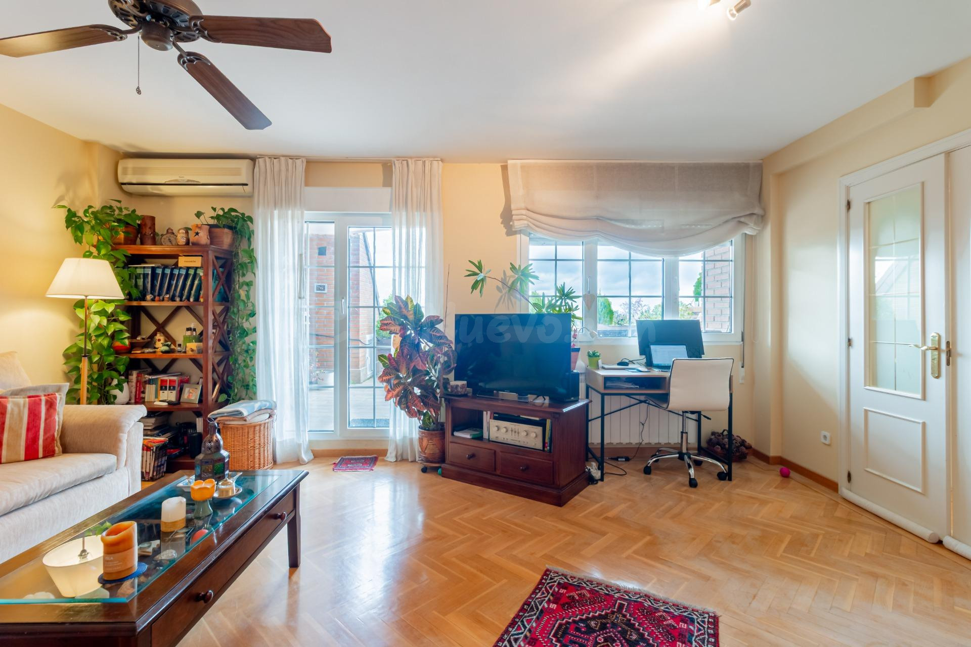 Se vende amplio y luminoso ático dúplex con magnífica terraz - foto 9