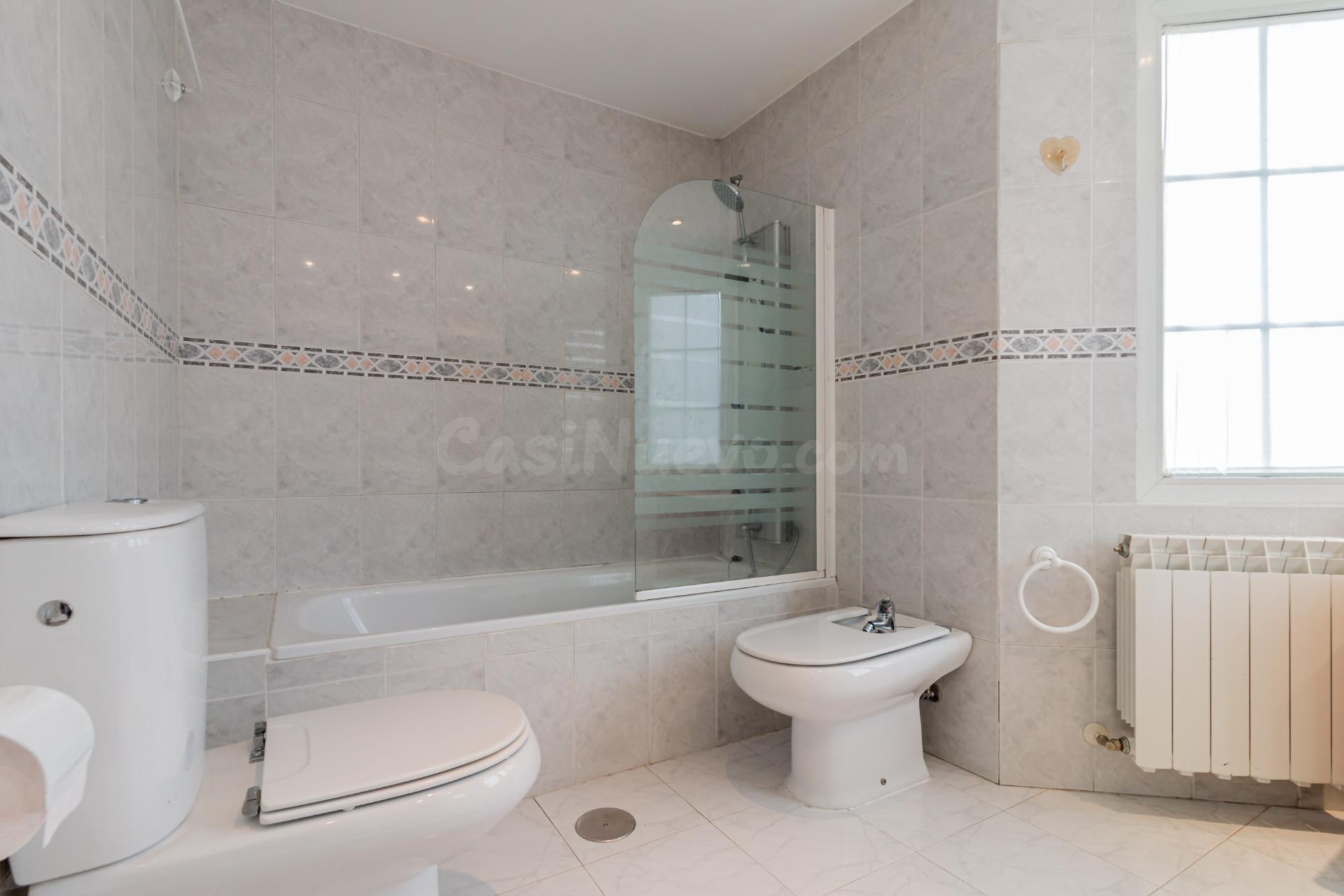 Se vende amplio y luminoso ático dúplex con magnífica terraz - foto 27