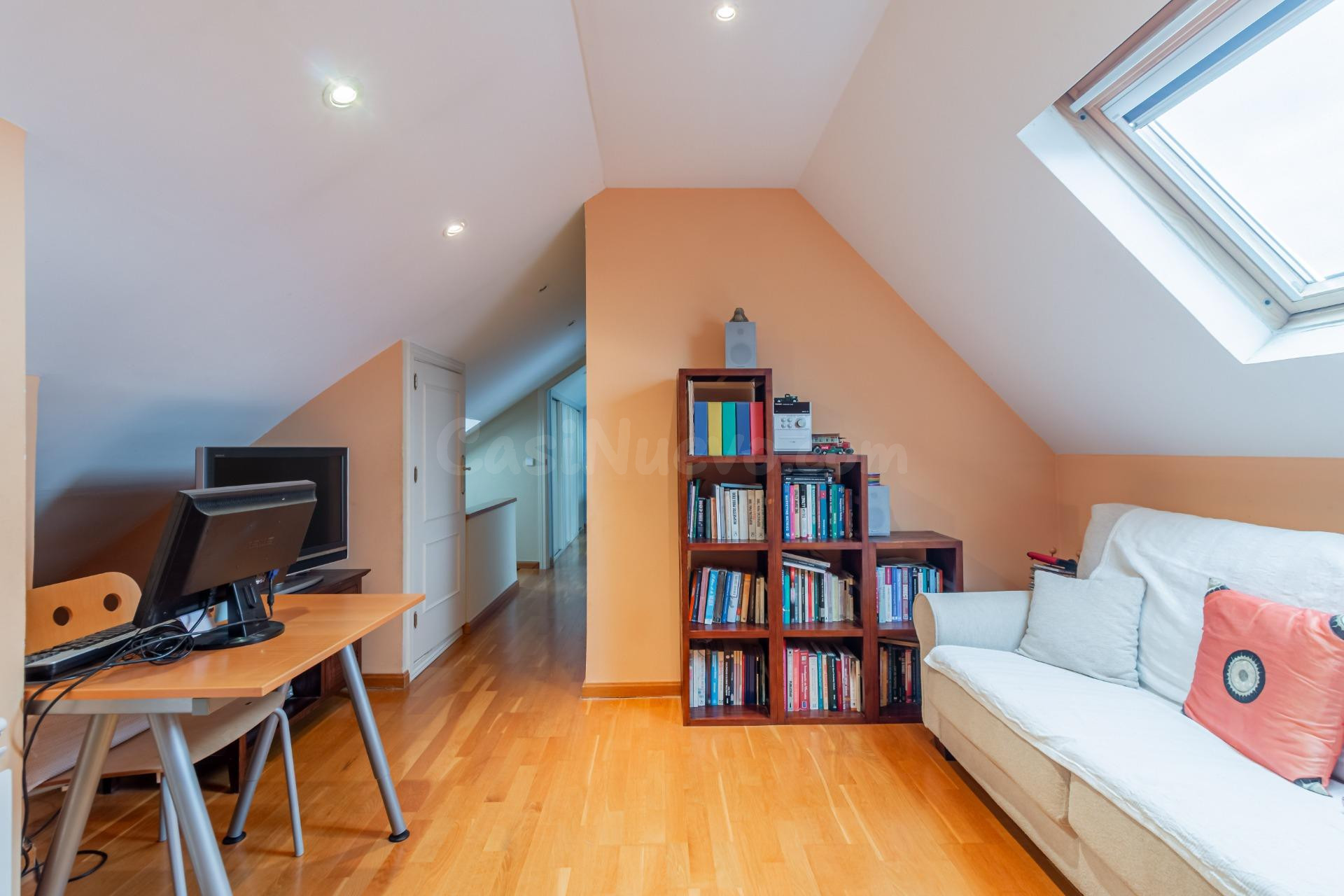 Se vende amplio y luminoso ático dúplex con magnífica terraz - foto 42