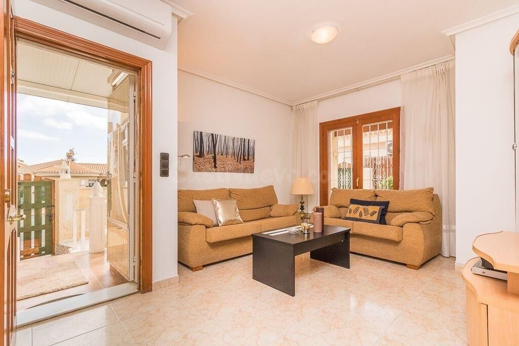Impresionante Adosado Corner de 3 habitaciones con Piscina, 