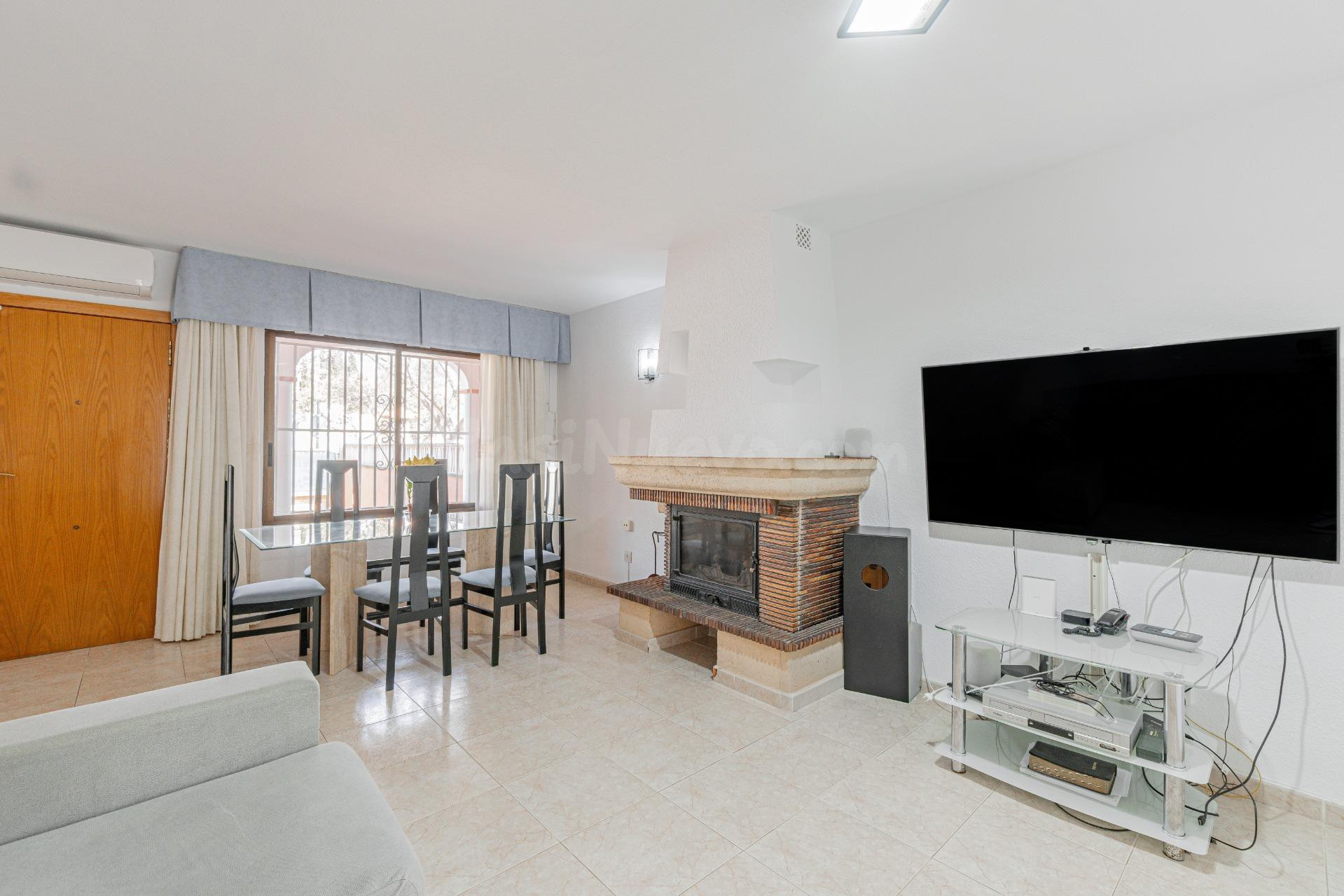 ADOSADO CON TERRAZA, 2 PARKINGS, Y TRASTERO, EN SON FERRER - foto 4