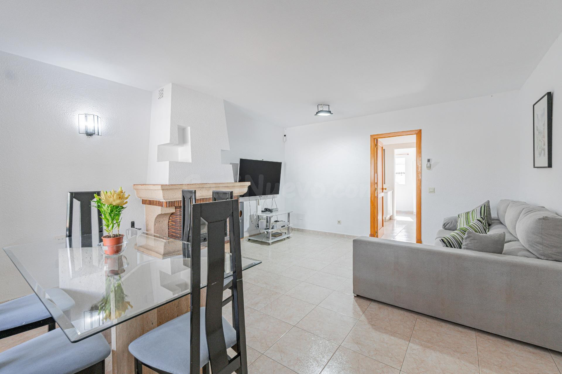 ADOSADO CON TERRAZA, 2 PARKINGS, Y TRASTERO, EN SON FERRER - foto 5