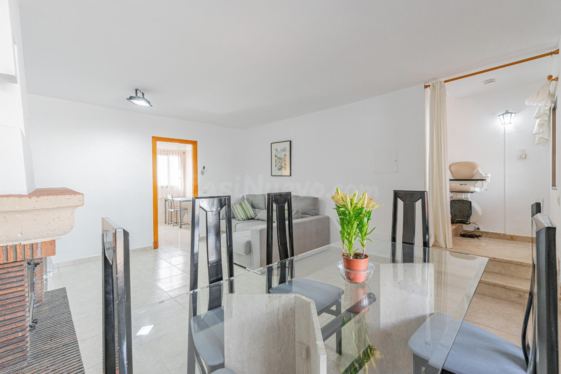 ADOSADO CON TERRAZA, 2 PARKINGS, Y TRASTERO, EN SON FERRER - foto 6