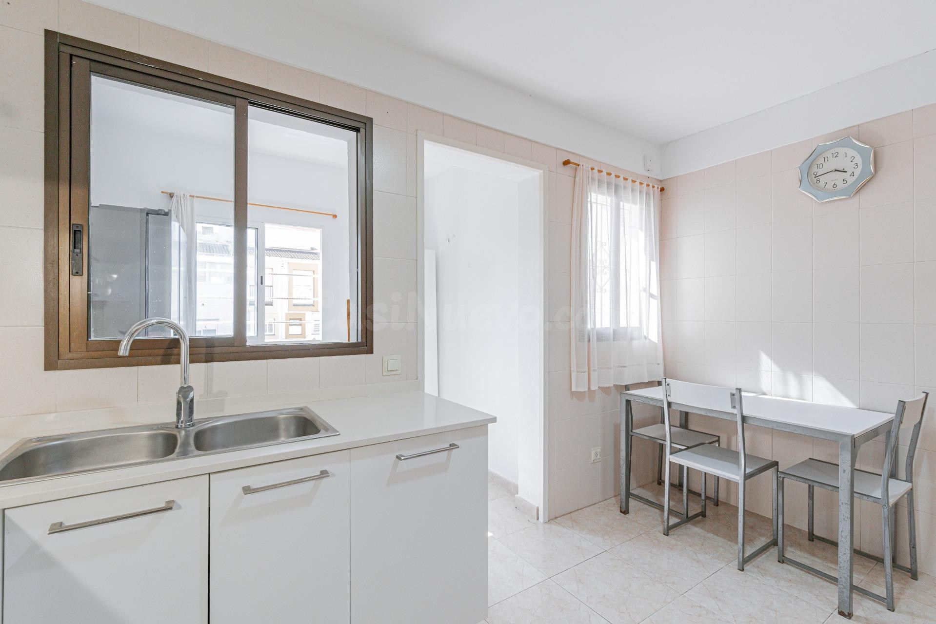 ADOSADO CON TERRAZA, 2 PARKINGS, Y TRASTERO, EN SON FERRER - foto 9