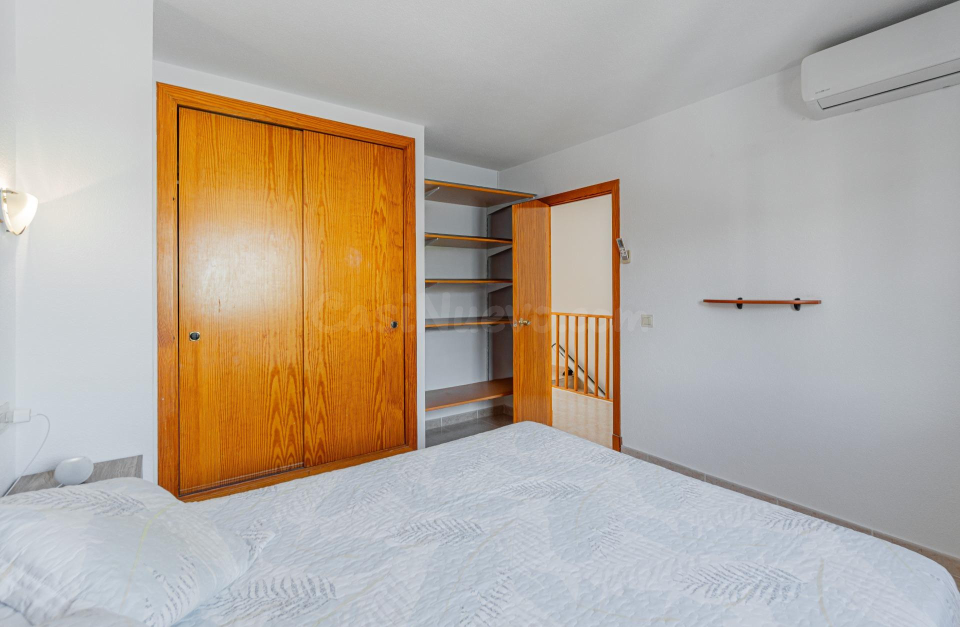 ADOSADO CON TERRAZA, 2 PARKINGS, Y TRASTERO, EN SON FERRER - foto 12