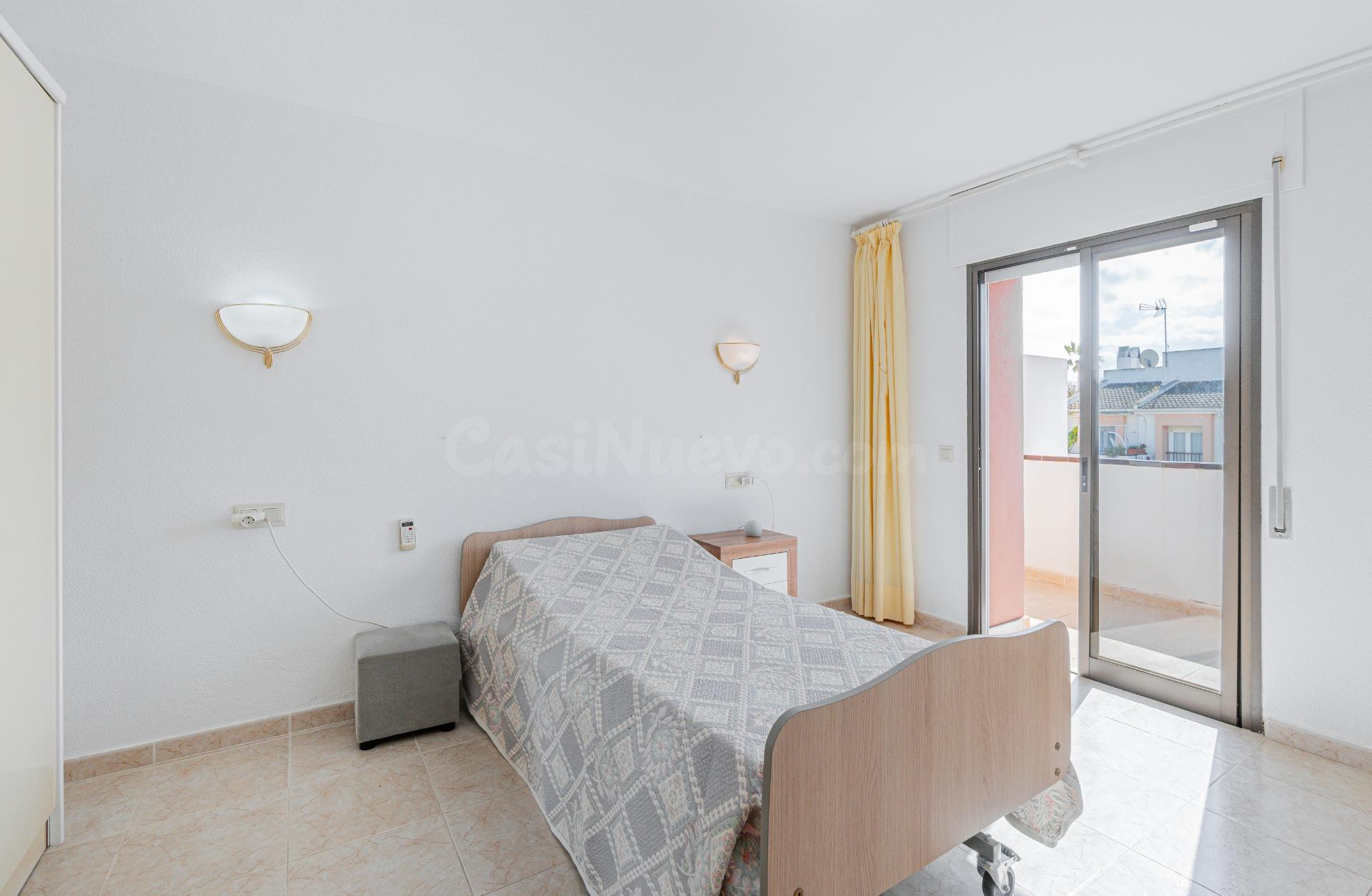 ADOSADO CON TERRAZA, 2 PARKINGS, Y TRASTERO, EN SON FERRER - foto 13