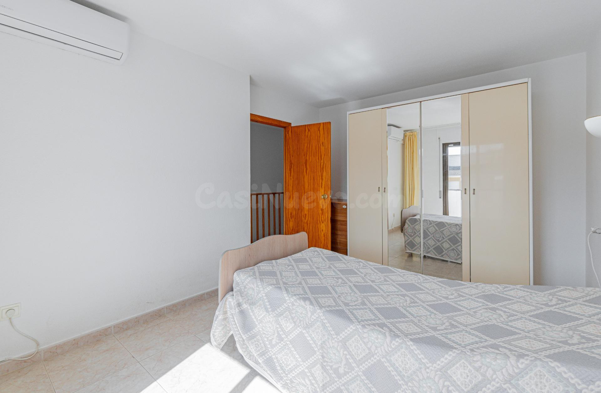 ADOSADO CON TERRAZA, 2 PARKINGS, Y TRASTERO, EN SON FERRER - foto 14