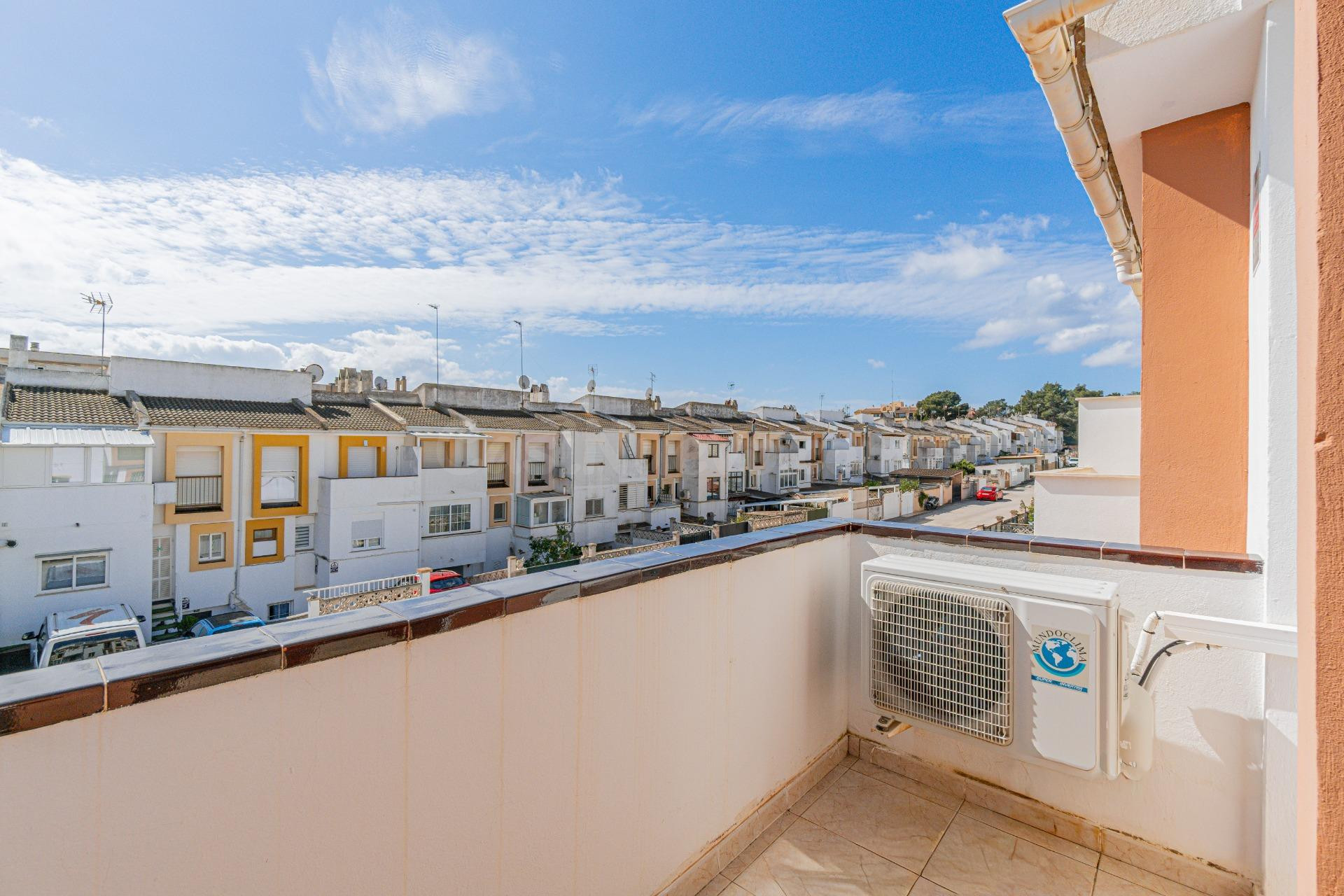 ADOSADO CON TERRAZA, 2 PARKINGS, Y TRASTERO, EN SON FERRER - foto 17