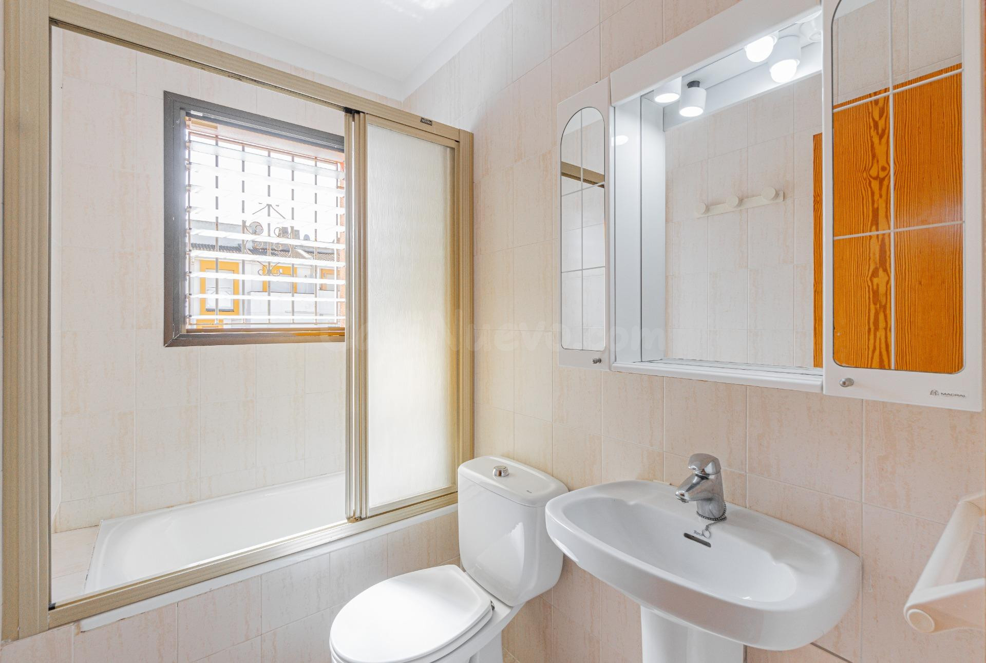 ADOSADO CON TERRAZA, 2 PARKINGS, Y TRASTERO, EN SON FERRER - foto 21