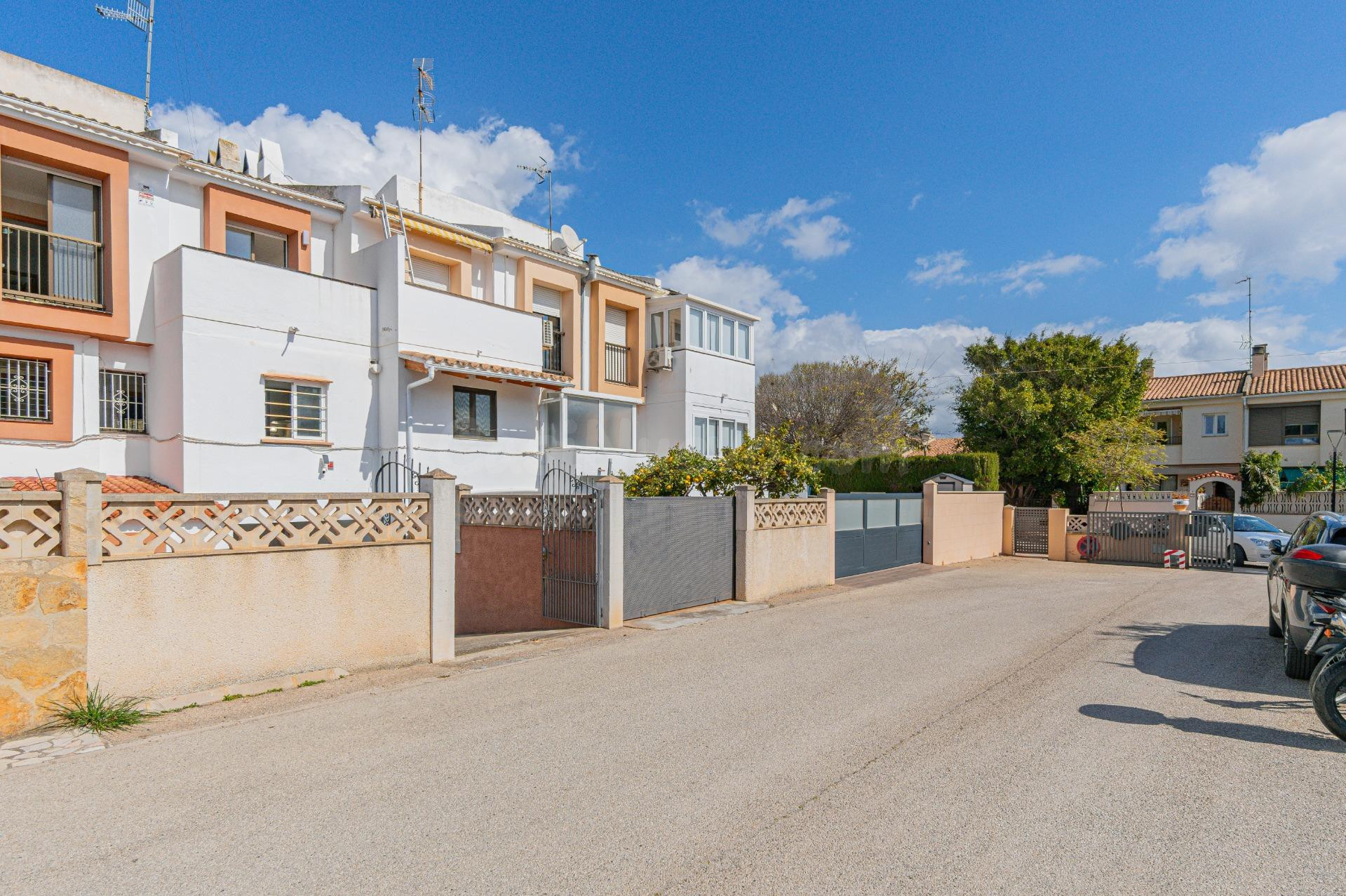 ADOSADO CON TERRAZA, 2 PARKINGS, Y TRASTERO, EN SON FERRER - foto 26