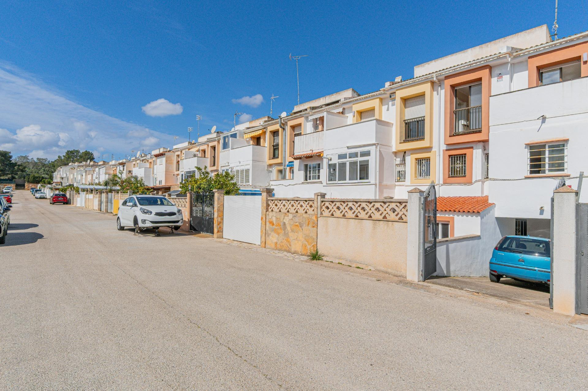 ADOSADO CON TERRAZA, 2 PARKINGS, Y TRASTERO, EN SON FERRER - foto 27