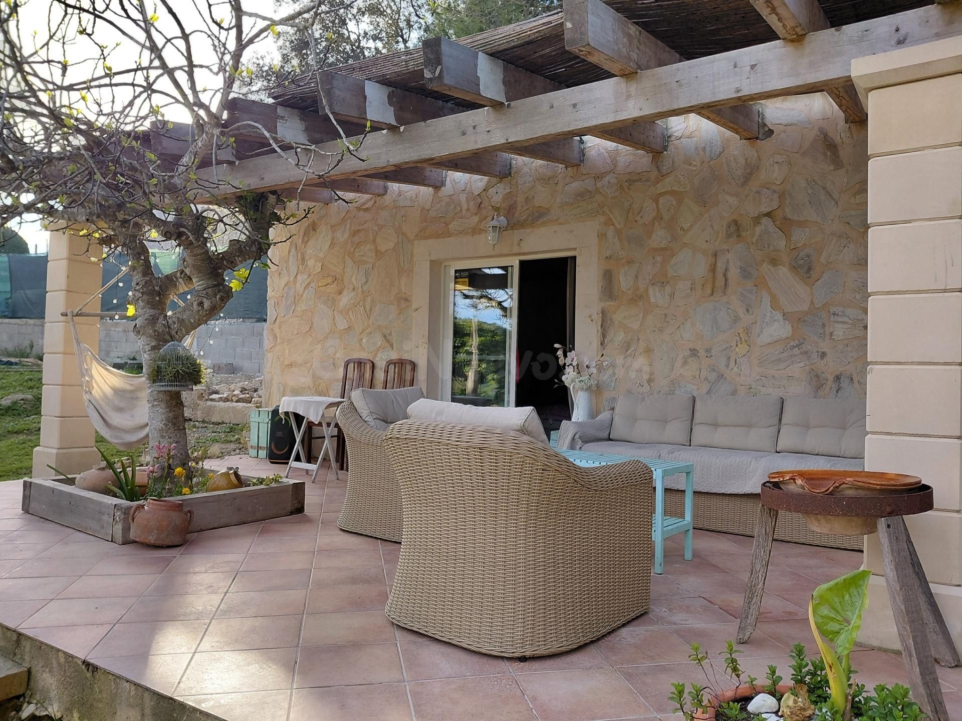 Finca rústica con vistas despejadas y reforma de alta calida - foto 2