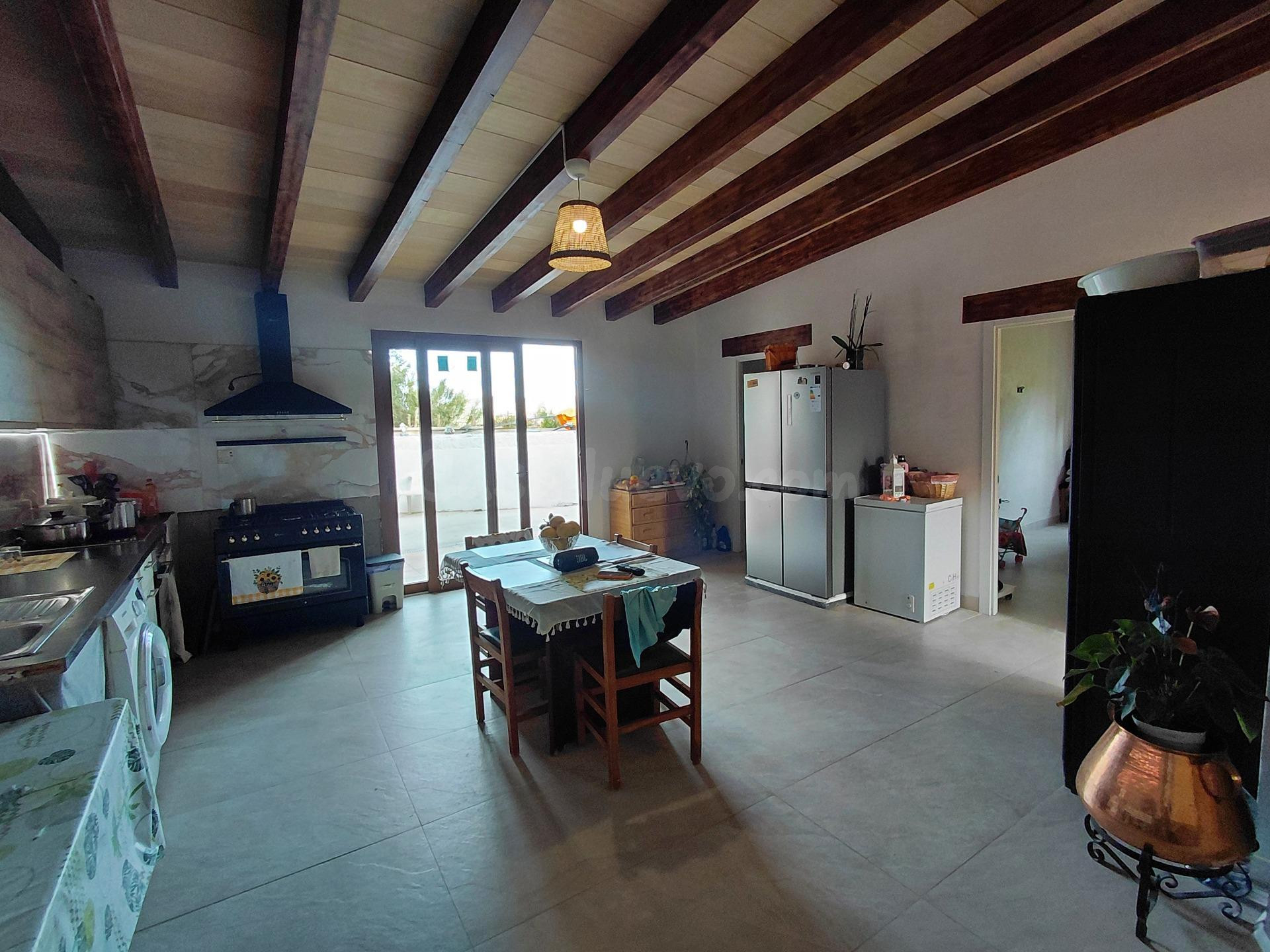 Finca rústica con vistas despejadas y reforma de alta calida - foto 7