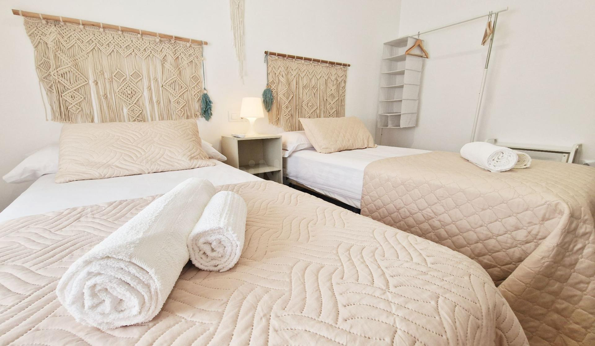 ¡¡¡¡ PRECIOSO PISO CON LICENCIA TURISTICA, JUNTO A LA CALAHO