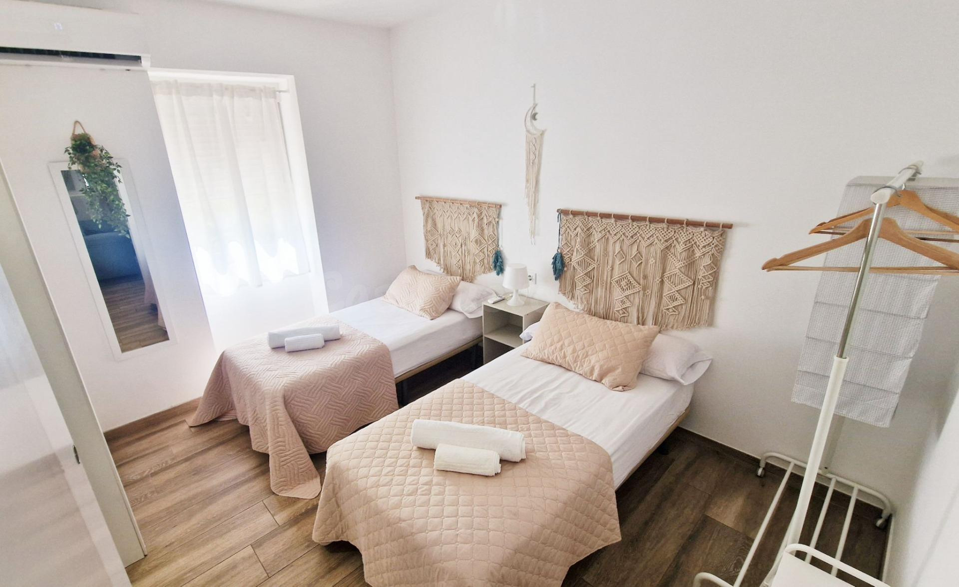 ¡¡¡¡ PRECIOSO PISO CON LICENCIA TURISTICA, JUNTO A LA CALAHO - foto 2