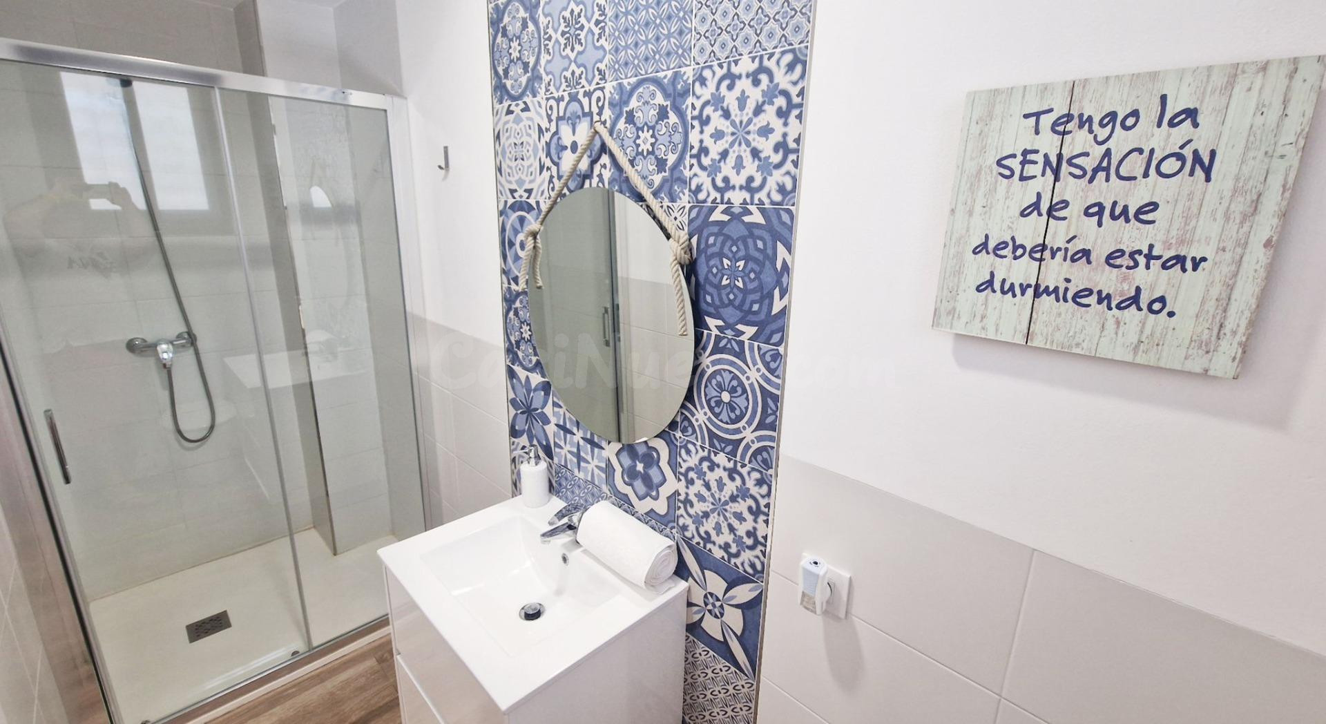 ¡¡¡¡ PRECIOSO PISO CON LICENCIA TURISTICA, JUNTO A LA CALAHO - foto 7