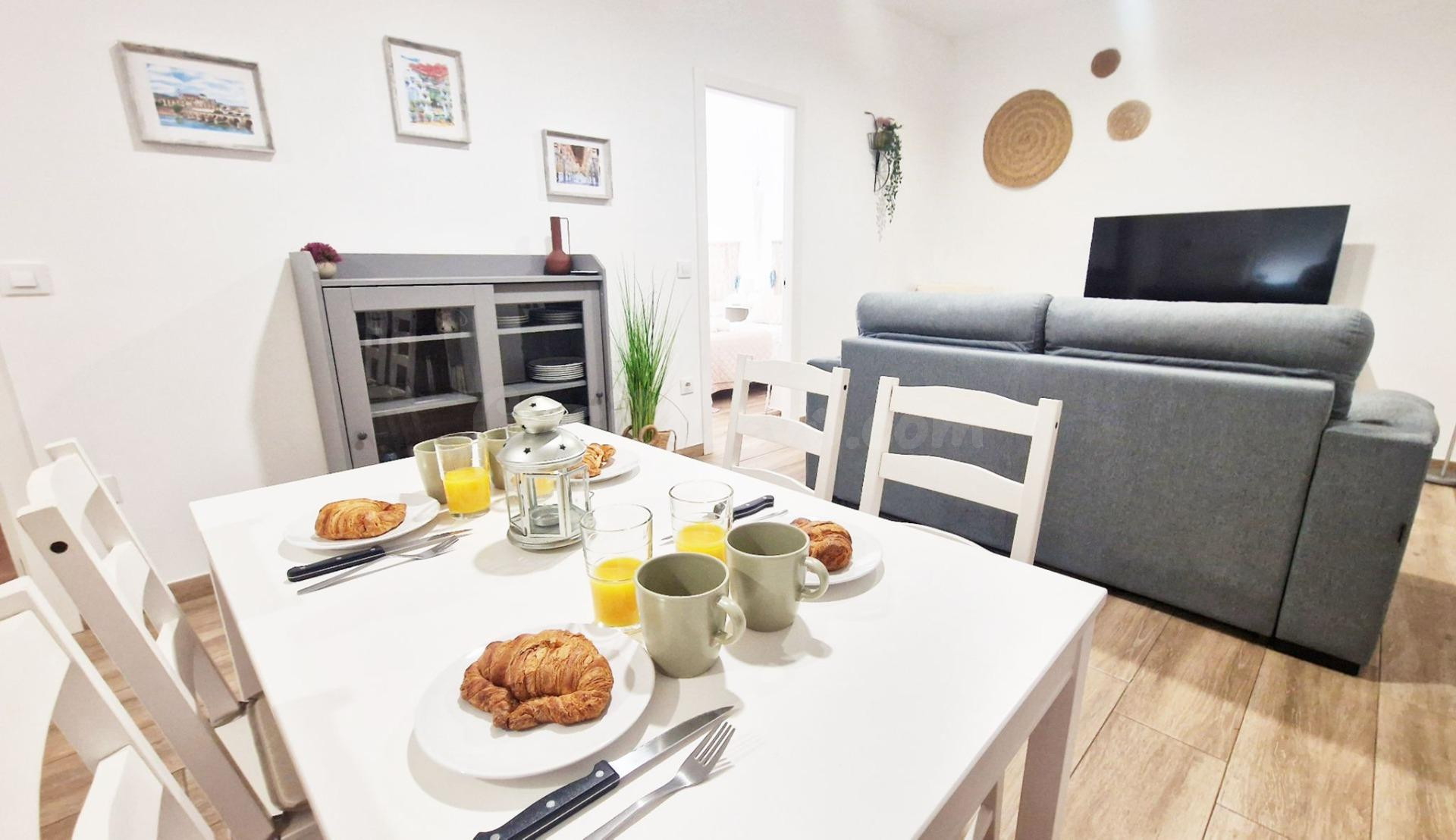 ¡¡¡¡ PRECIOSO PISO CON LICENCIA TURISTICA, JUNTO A LA CALAHO - foto 10