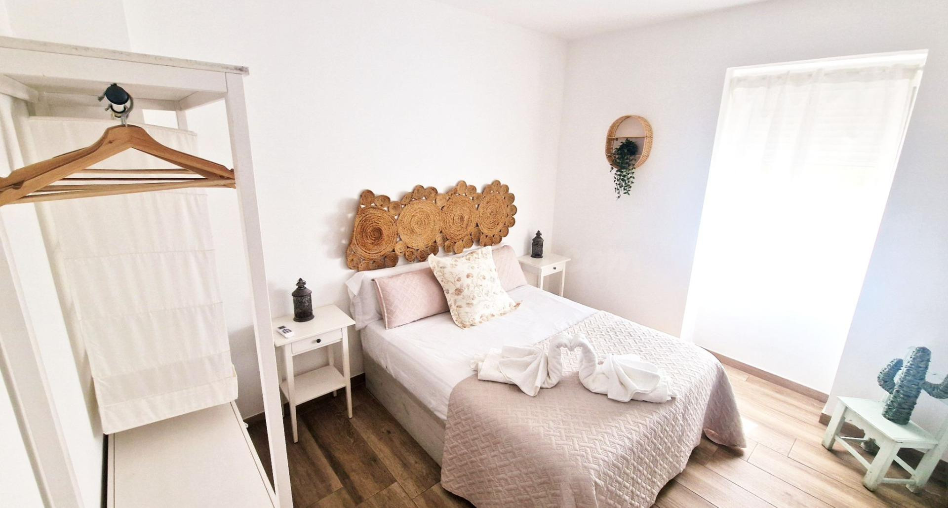 ¡¡¡¡ PRECIOSO PISO CON LICENCIA TURISTICA, JUNTO A LA CALAHO - foto 12