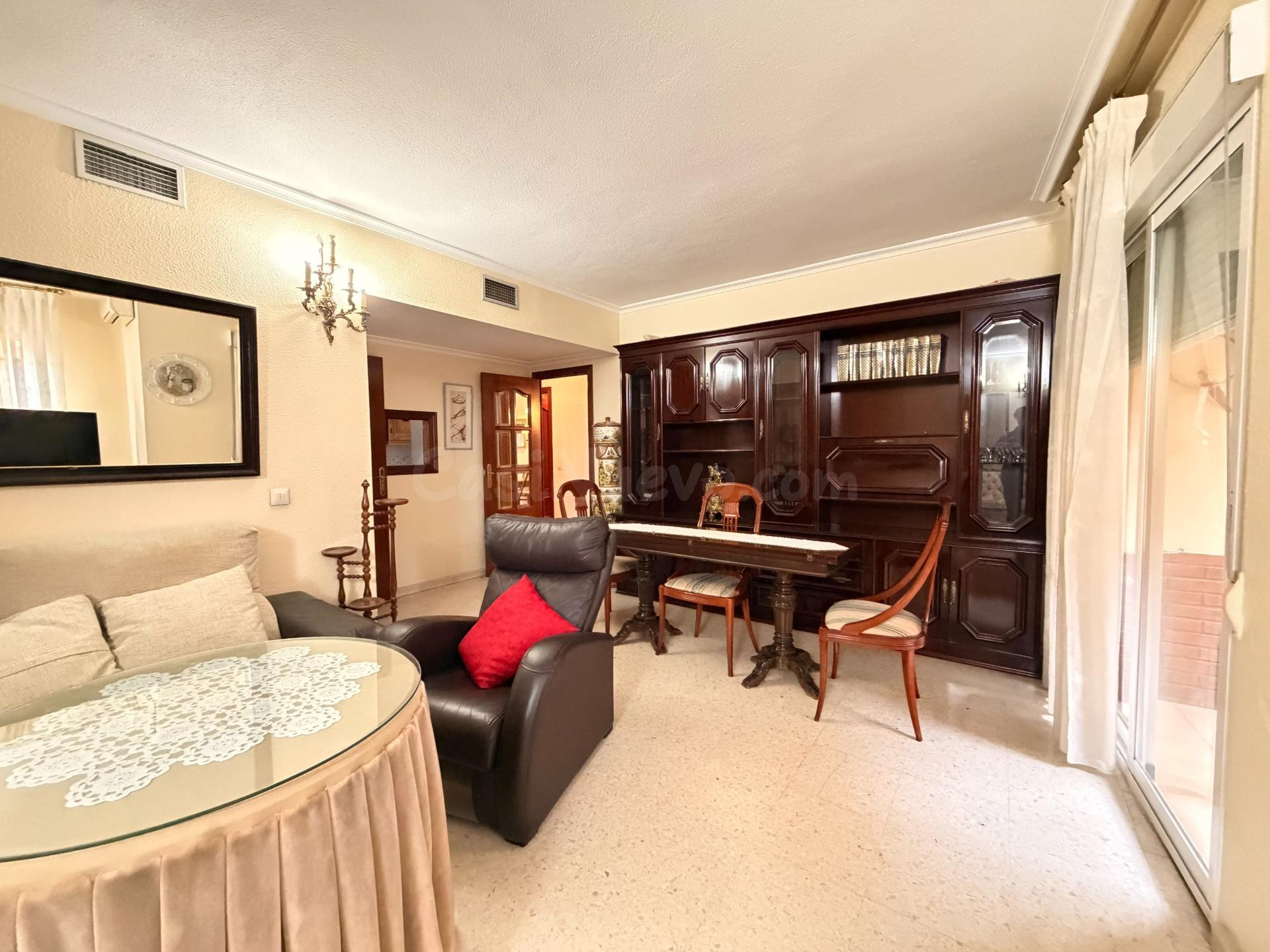 Piso con cochera y trastero junto a la Avenida de Medina Aza - foto 2