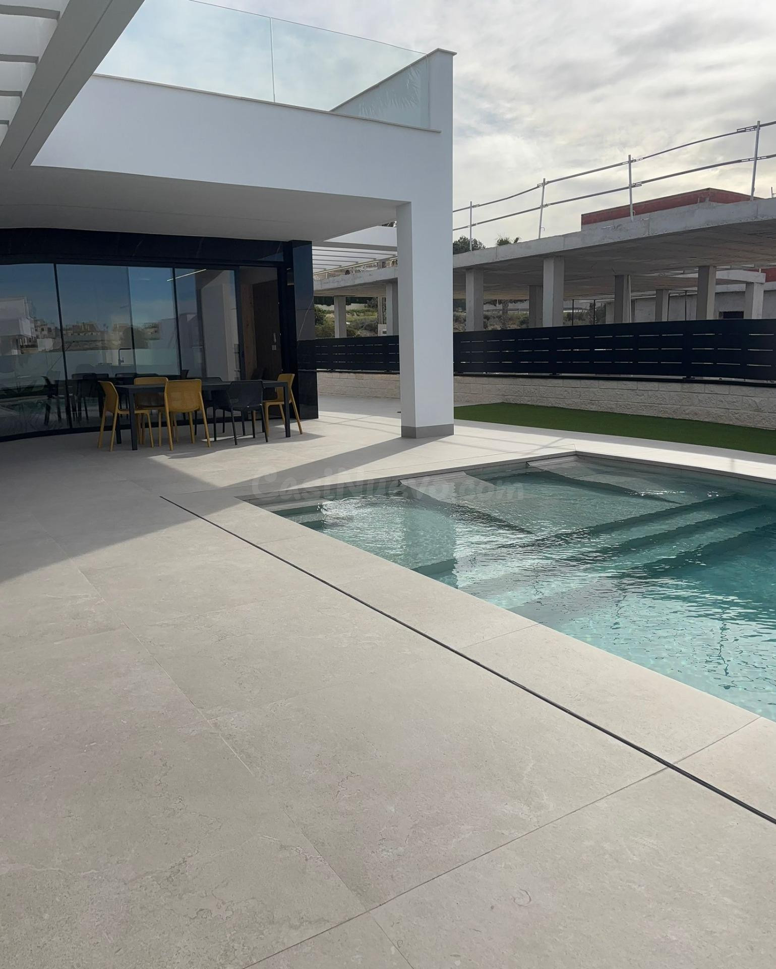 Chalet moderno con piscina privada en Algorfa - foto 2