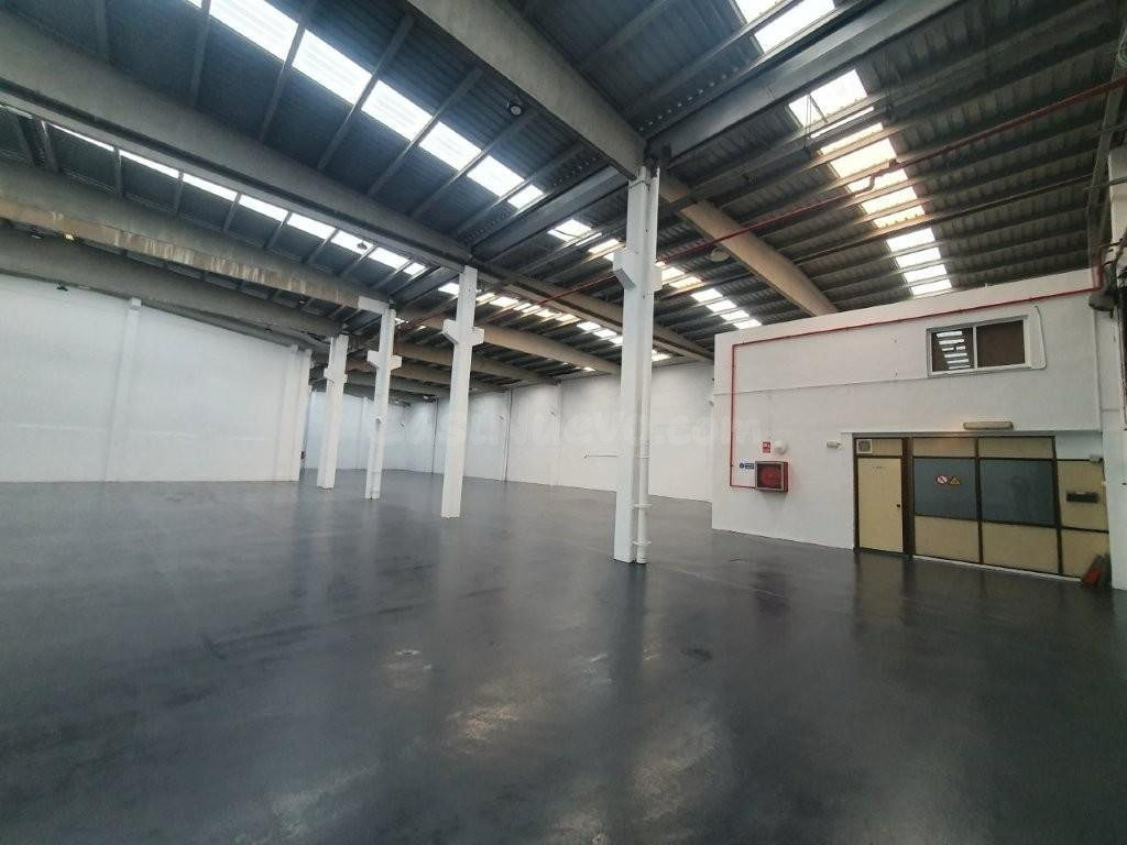 Alquila esta Nave de 1.350 m2 en Fuente del Jarro con Ménsul - foto 3