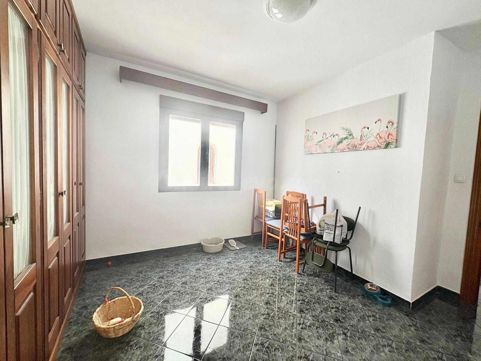 PISO EN EL CASCO HISTÓRICO DE SALOBREÑA CON COCHERA CERRADA  - foto 3