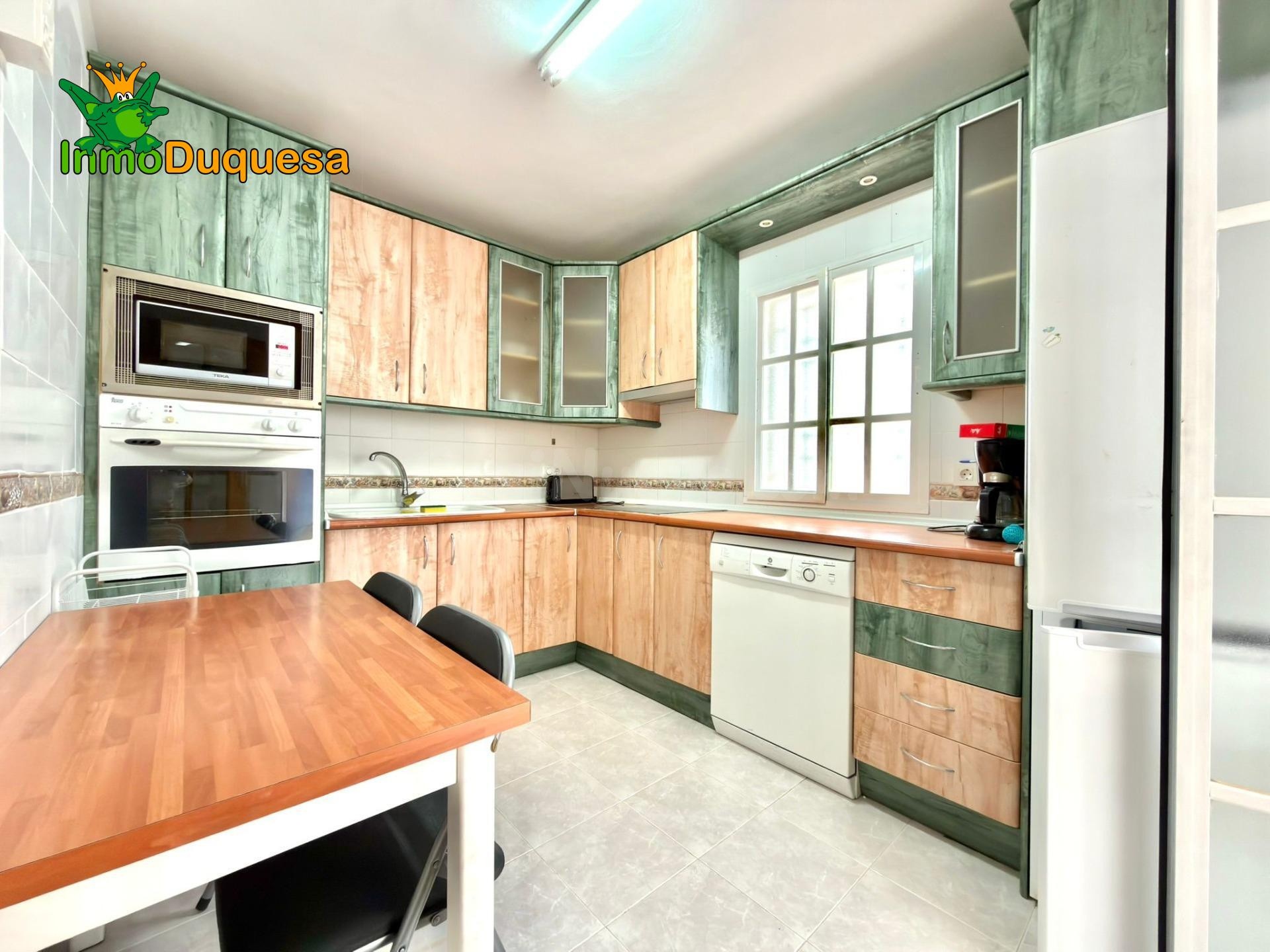 Chalet en Urb. Lomaverde con piscina. - foto 3